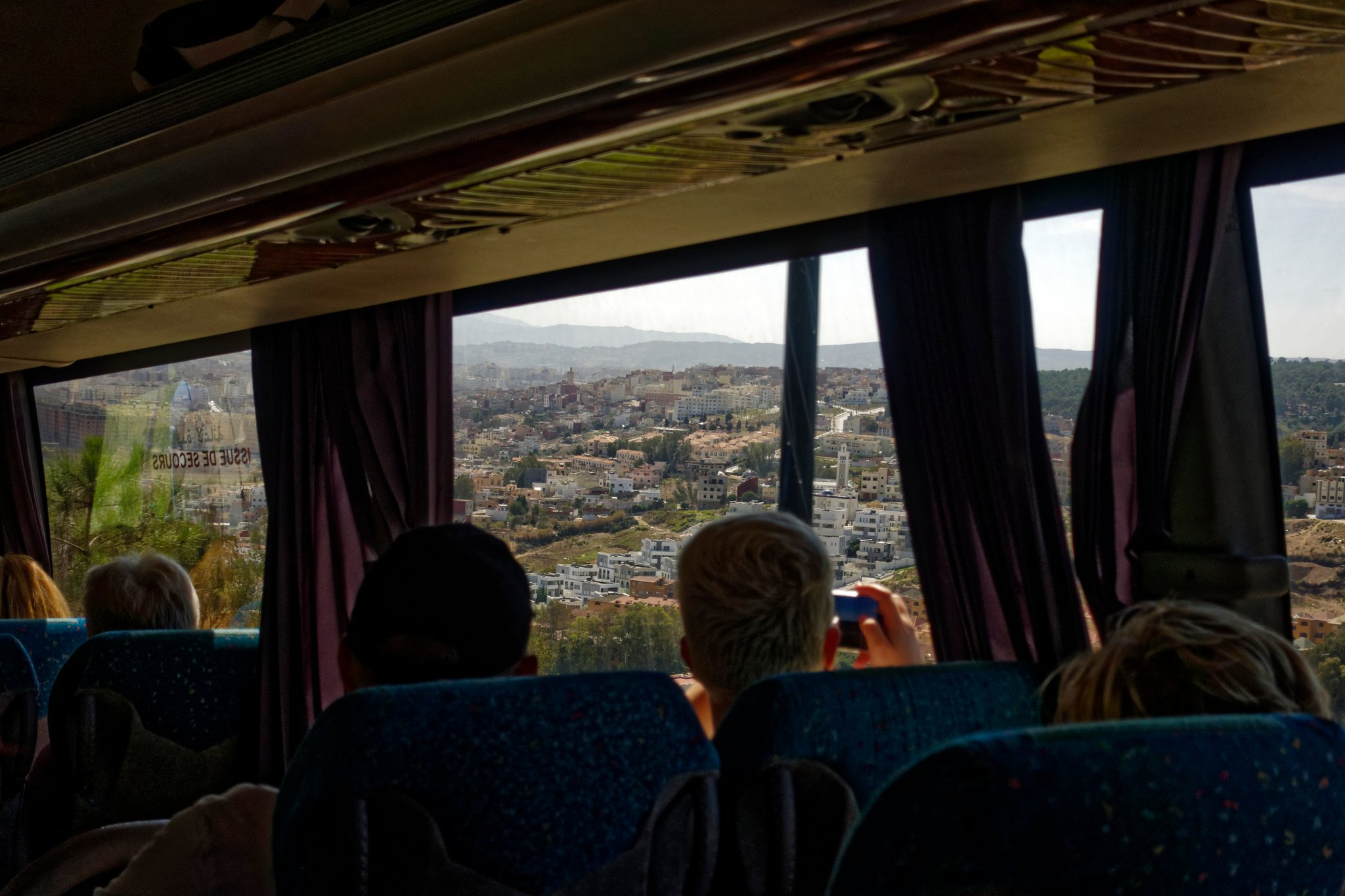 Busfahrt mit Ausblick  auf Tanger