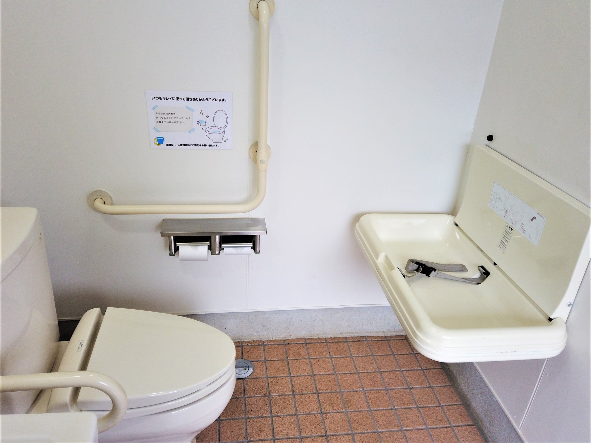 オムツ替え台もあります。