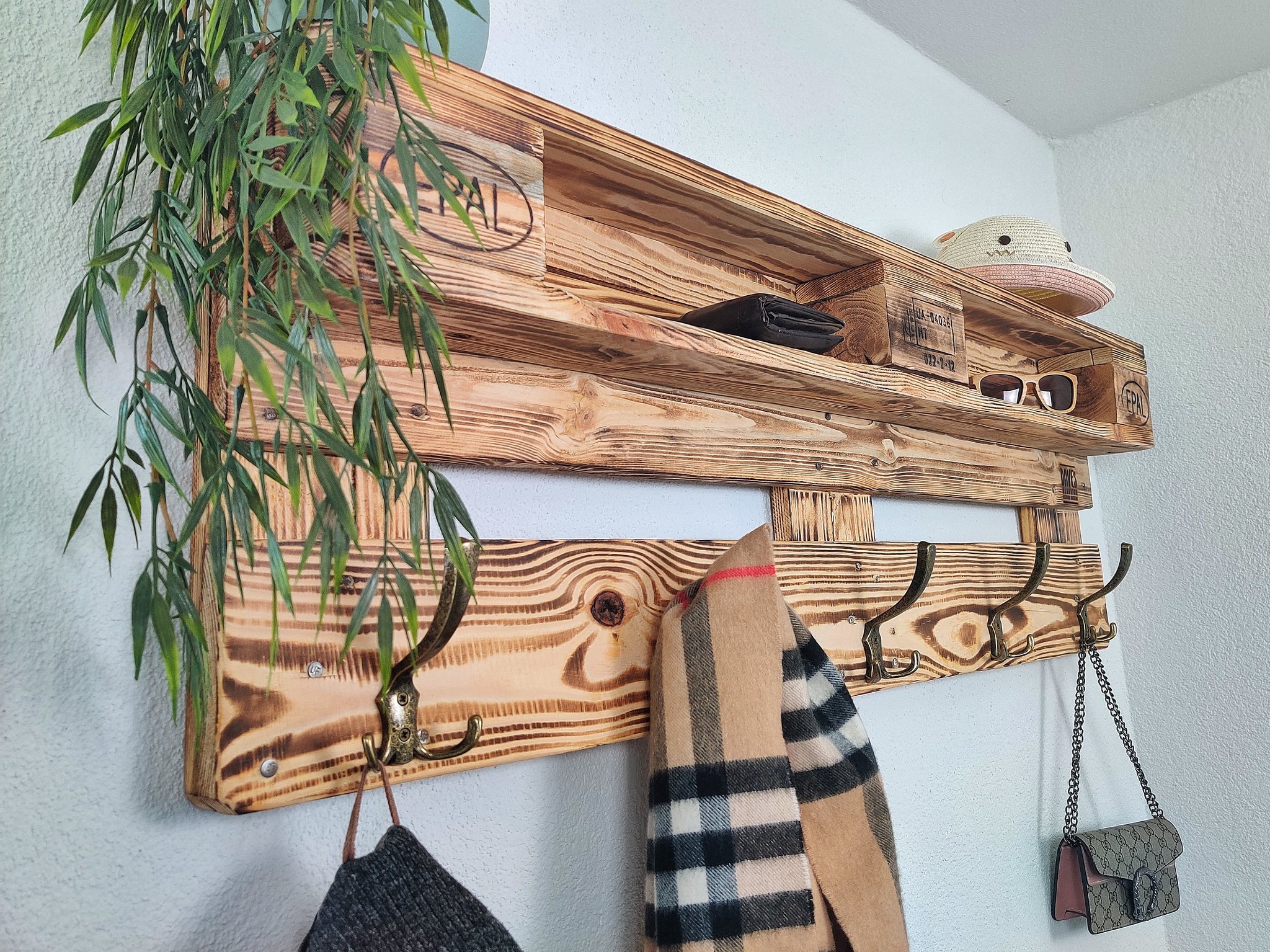 Garderobe aus Holz mit Ablage Palettenmöbel