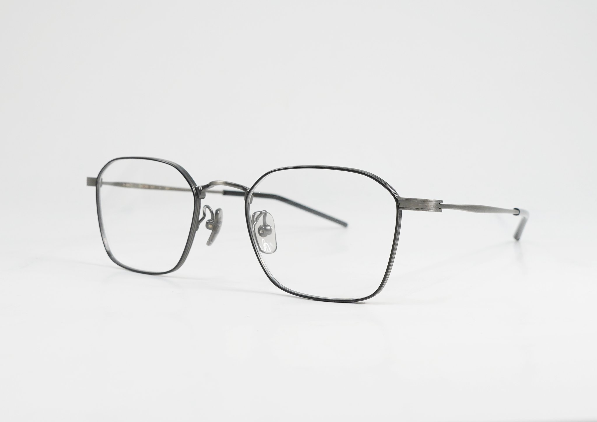 S-697T COL.3 50□20-147 価格/29,000円+税（31,900円）