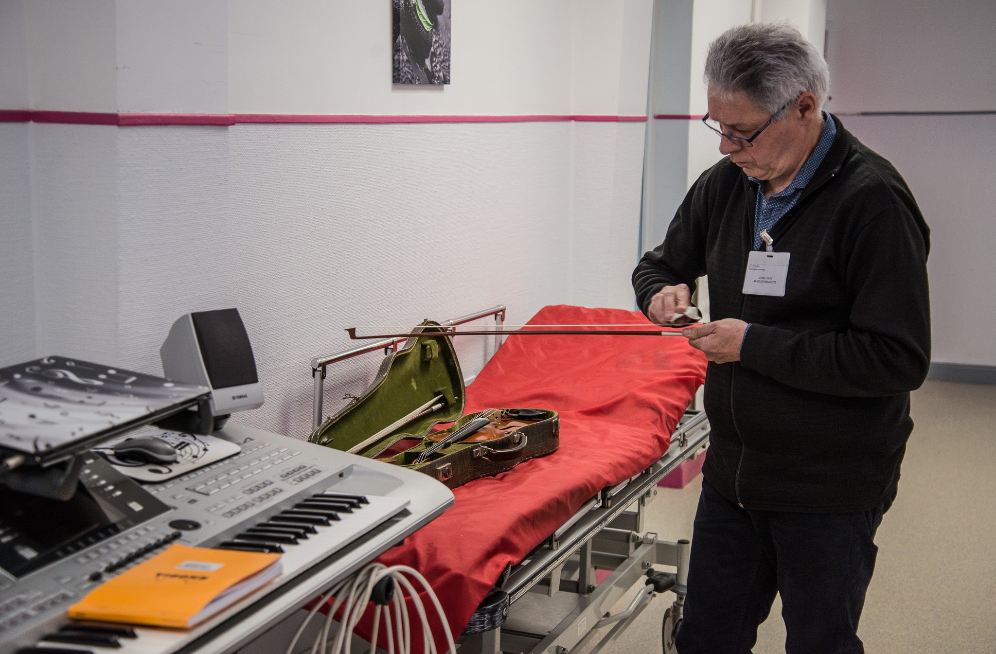 Installation du matériel avant d’aller à la rencontre des patients