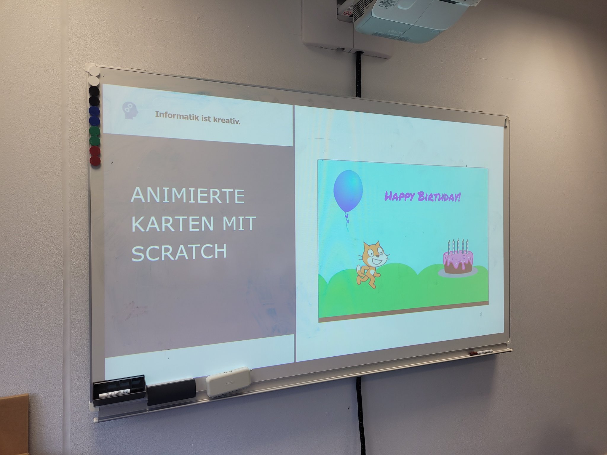 In Informatik programmierten die Schülerinnen und Schüler Spiele und animierte Karten.