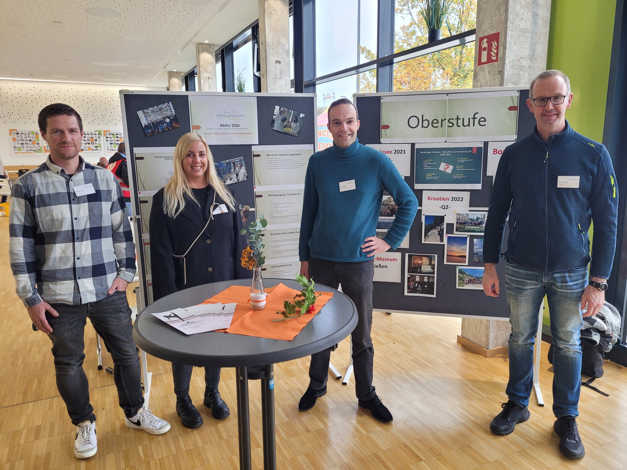 Die Oberstufe informierte in der Mensa.