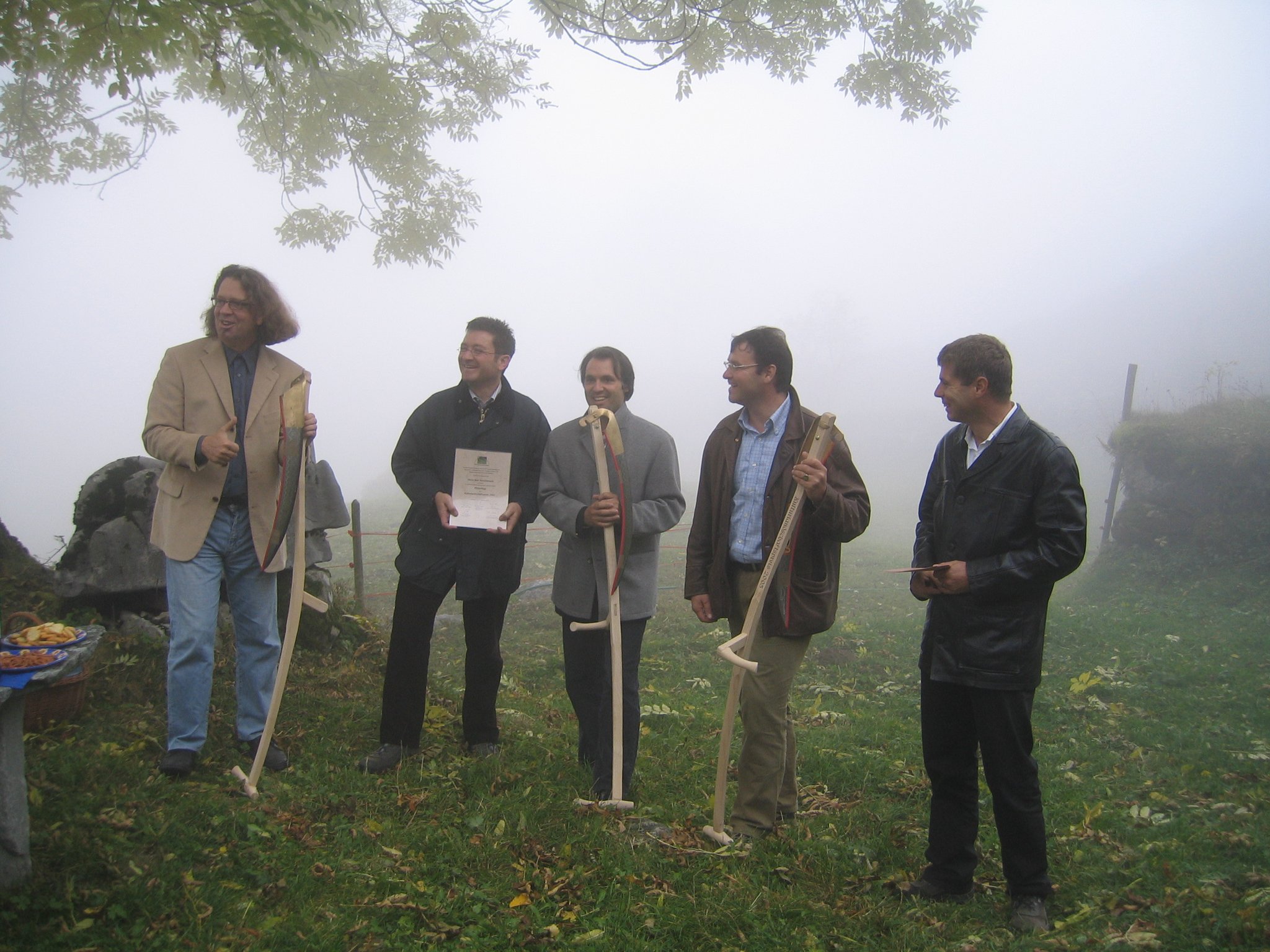 Gute Stimmung bei der Trägerschaft (v.li.): Marco Caluori (Alpenregion), Stefan Otz (TOI), Samuele Salm (Grindelwald Tourismus), Peter Lehner (WMLT), Christoph Ammann (Regionalplanung OO)