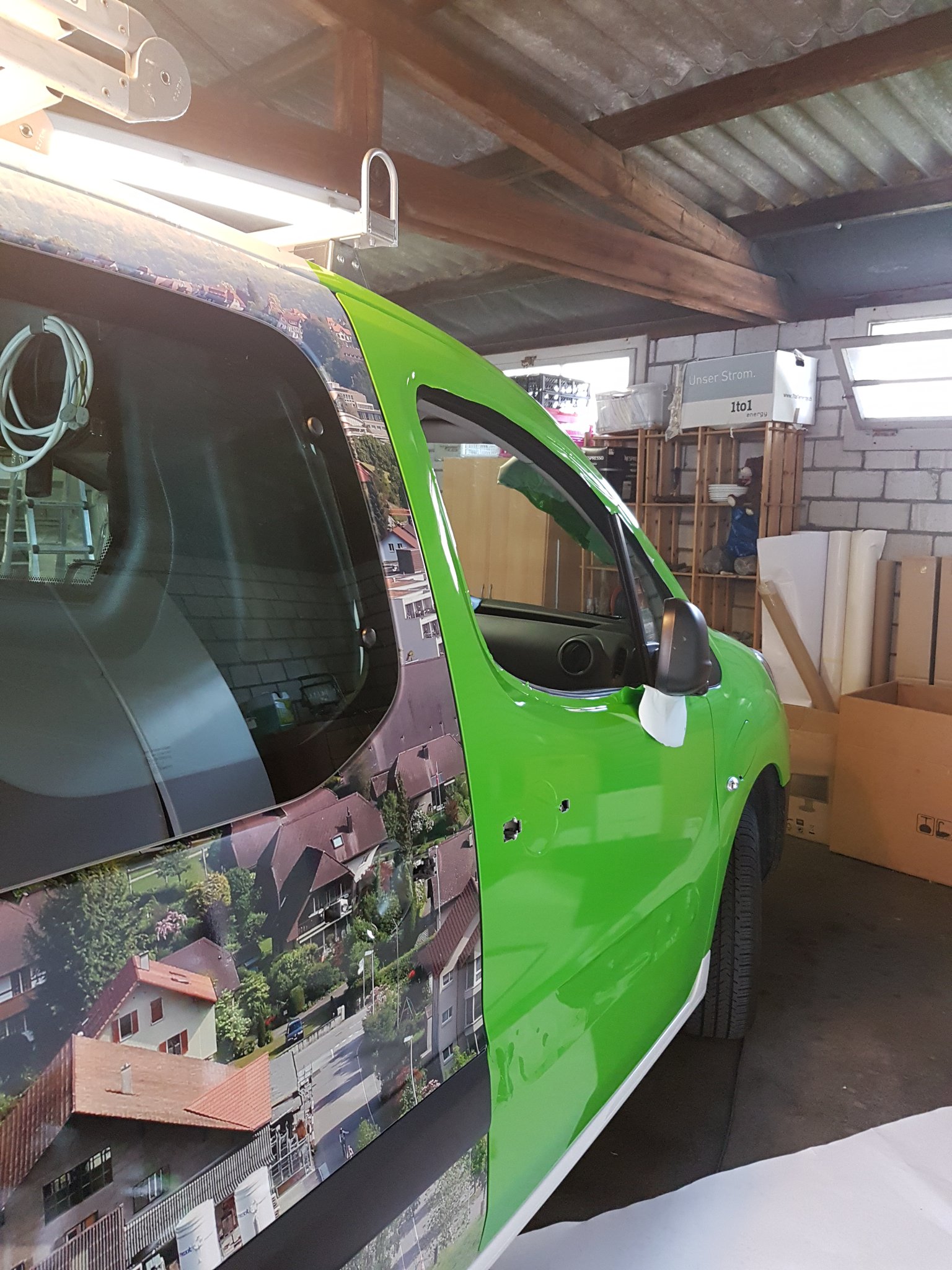 Digitaldruckfolie und grüne PVC Folie (Car-Wrap)