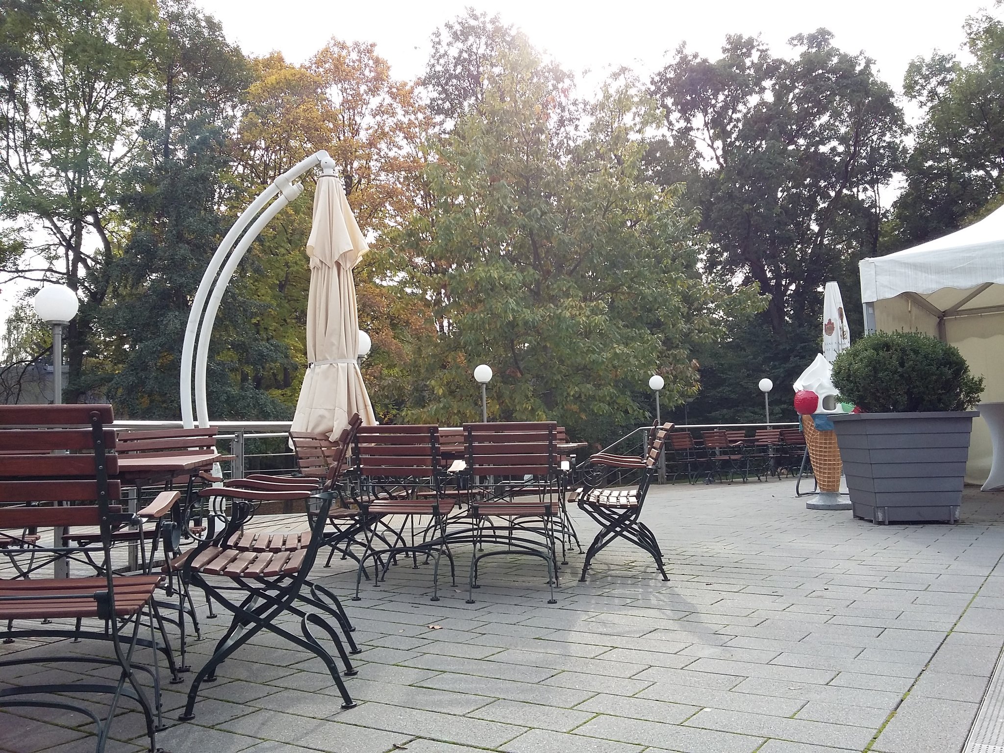 Terrasse mit Blick auf den Tierpark
