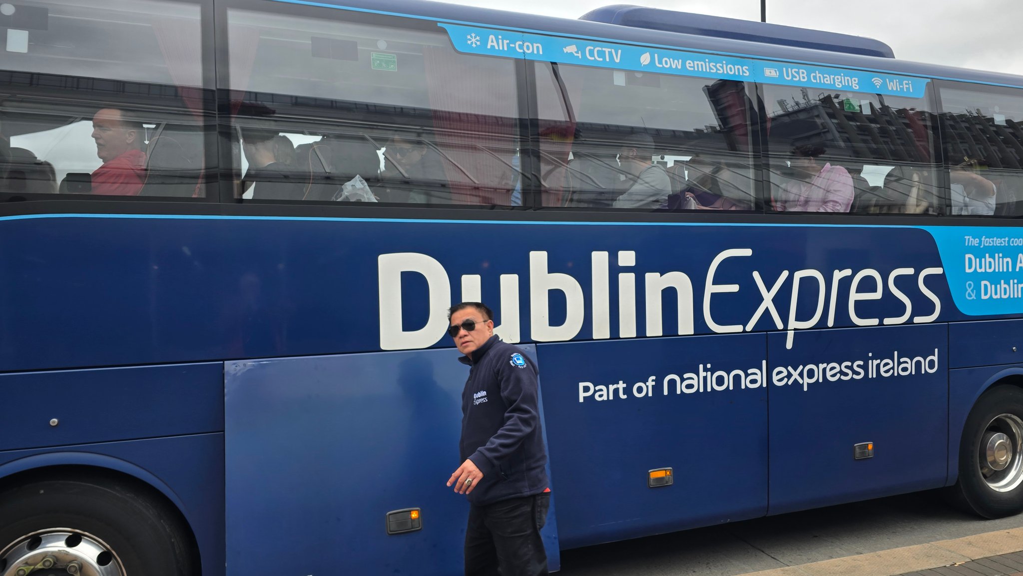 Mit dem Bus 782 vom Flughafen...