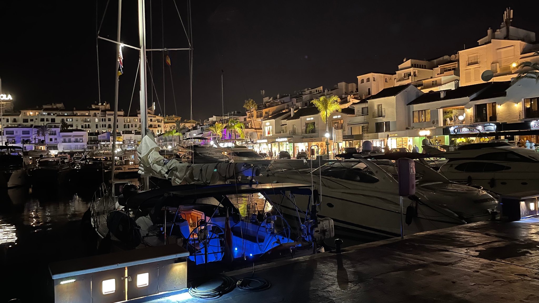Puerto Banús by night