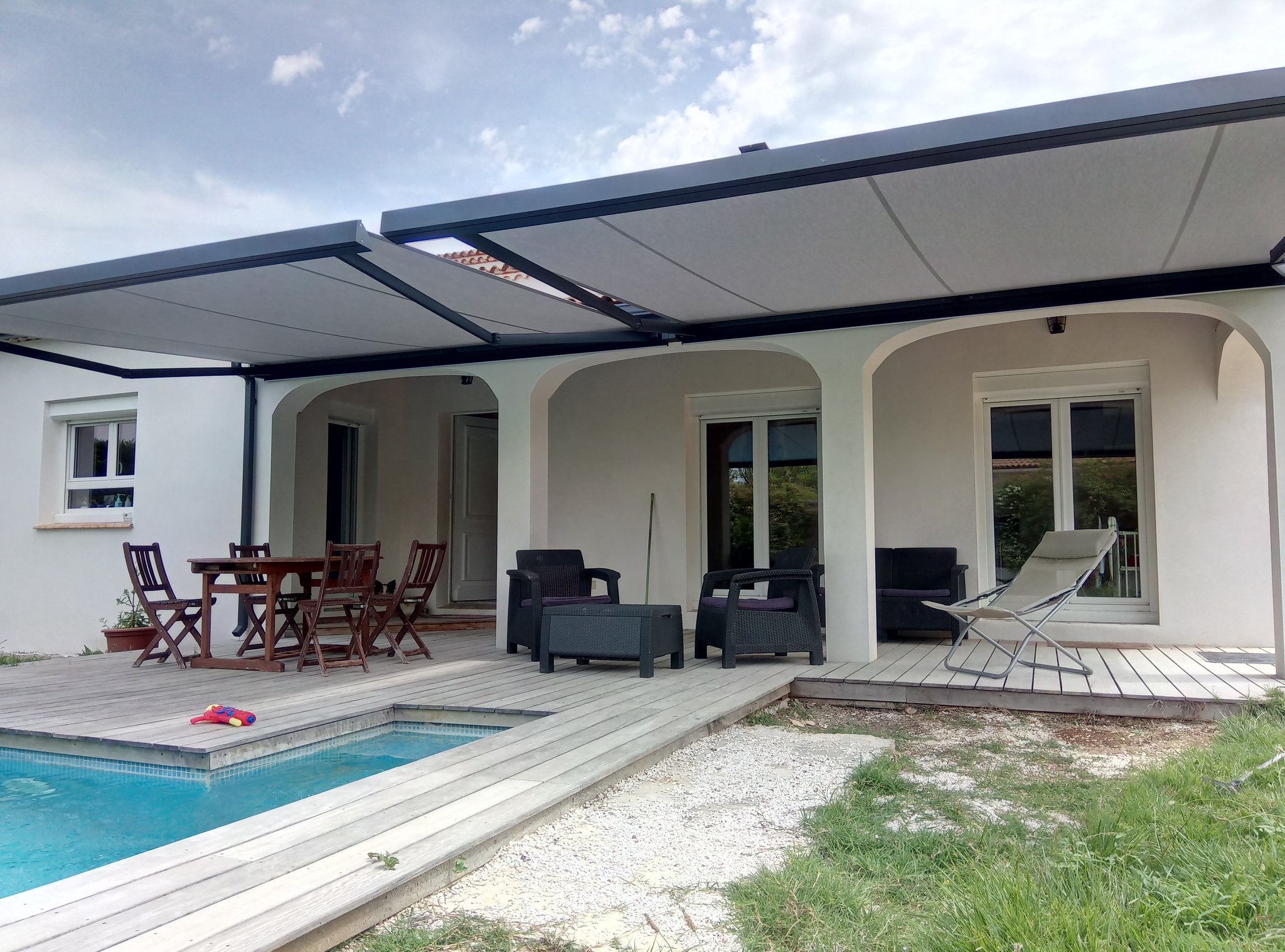 Stores bannes enroulables et bandeau led, moteur somfy. Calvisson, Gard (30) Métalud'Oc