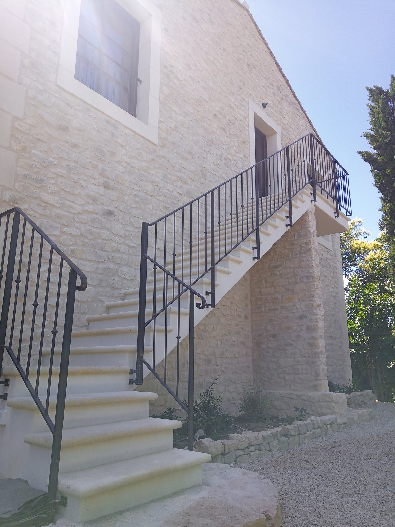 Rampe traditionnelle à barreaux. Fixation à l'anglaise. Fontanes, Gard (30) Métalu d'Oc