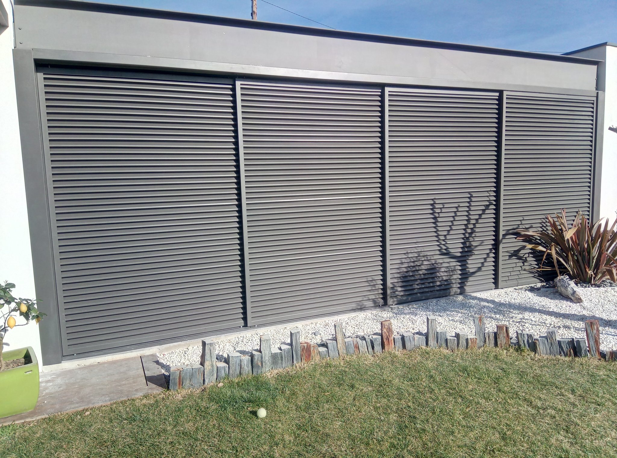 Porte coulissante suspendues. Aubais, Gard (30)  Métalu d'Oc