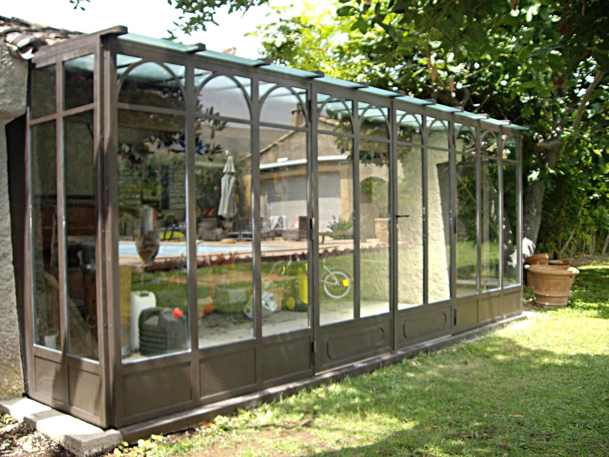 Jardin d'hiver en profils métalliques. Lunel, Hérault (34)