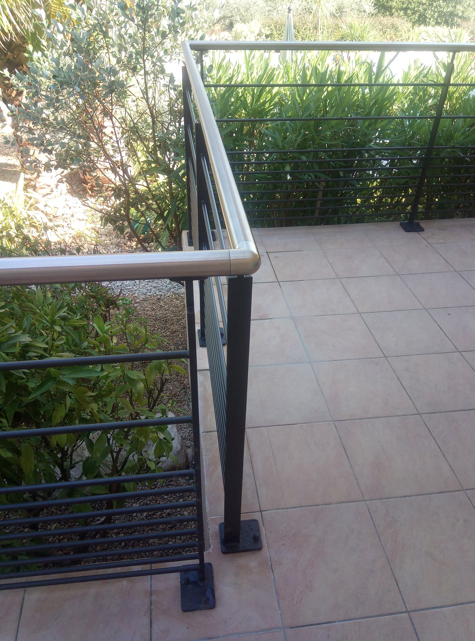 Garde corps extérieur lisse ronde et main courante inox brossé. Nages, Gard (30) Métalu d'oc