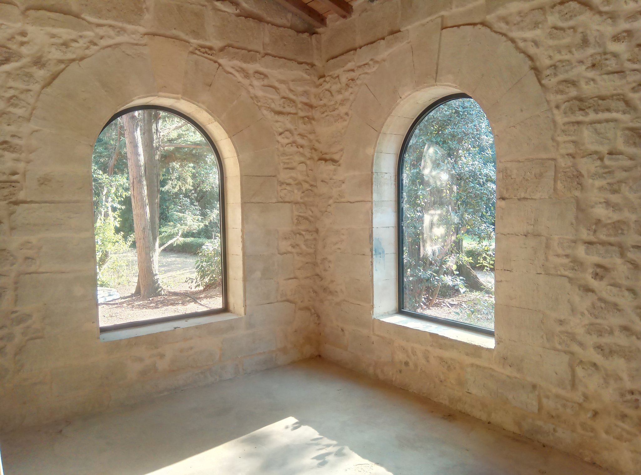 Châssis fixes cintrés, Aimargues, Gard (30), Métalu d'oc