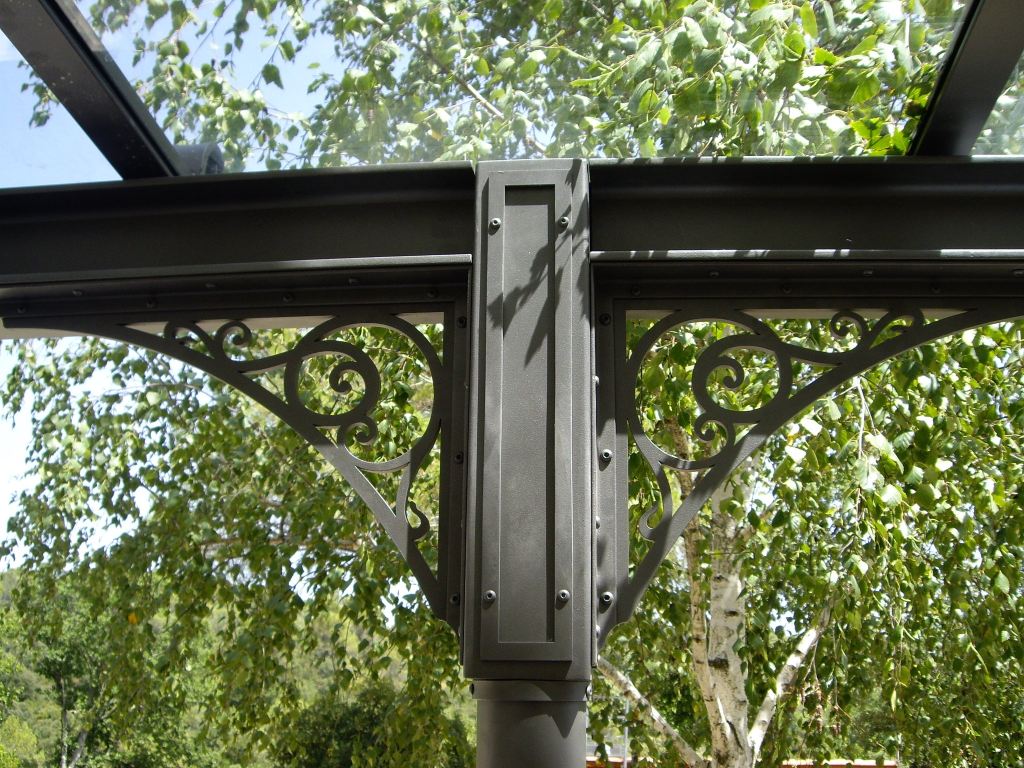 Verrière à l'ancienne, détails d'assemblage Aubais, Gard (30) Métalu d'oc