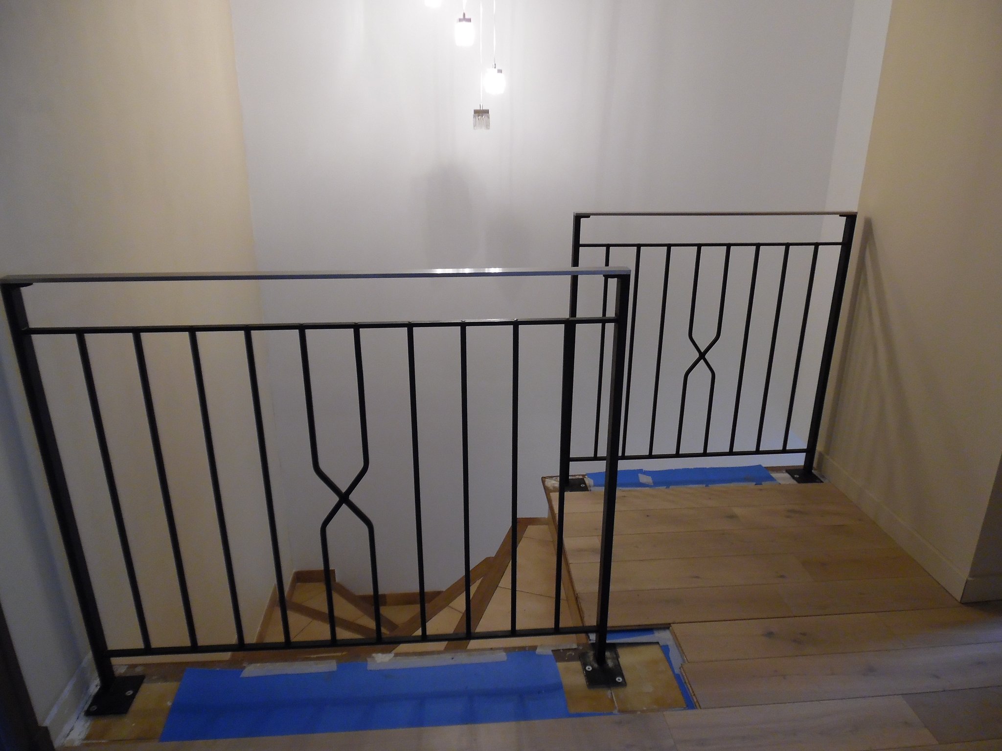 Garde corps avec main courante en plat inox brossé. Codognan, Gard (30) Métalu d'oc