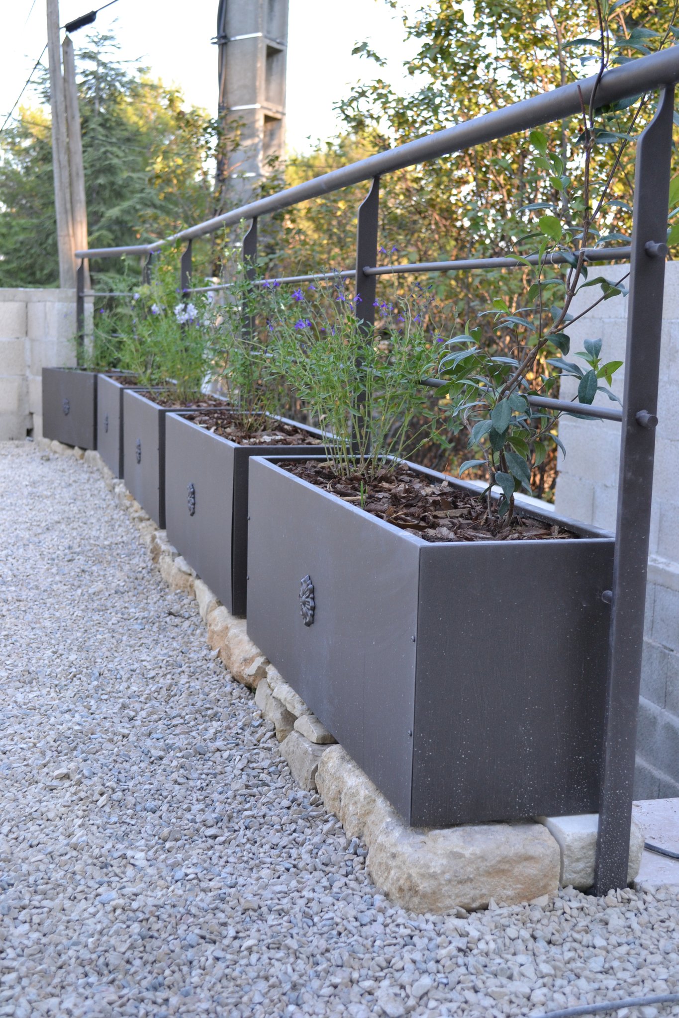 Garde corps de terrasse type jardinière, Calvisson, Gard (30) Métalu d'oc