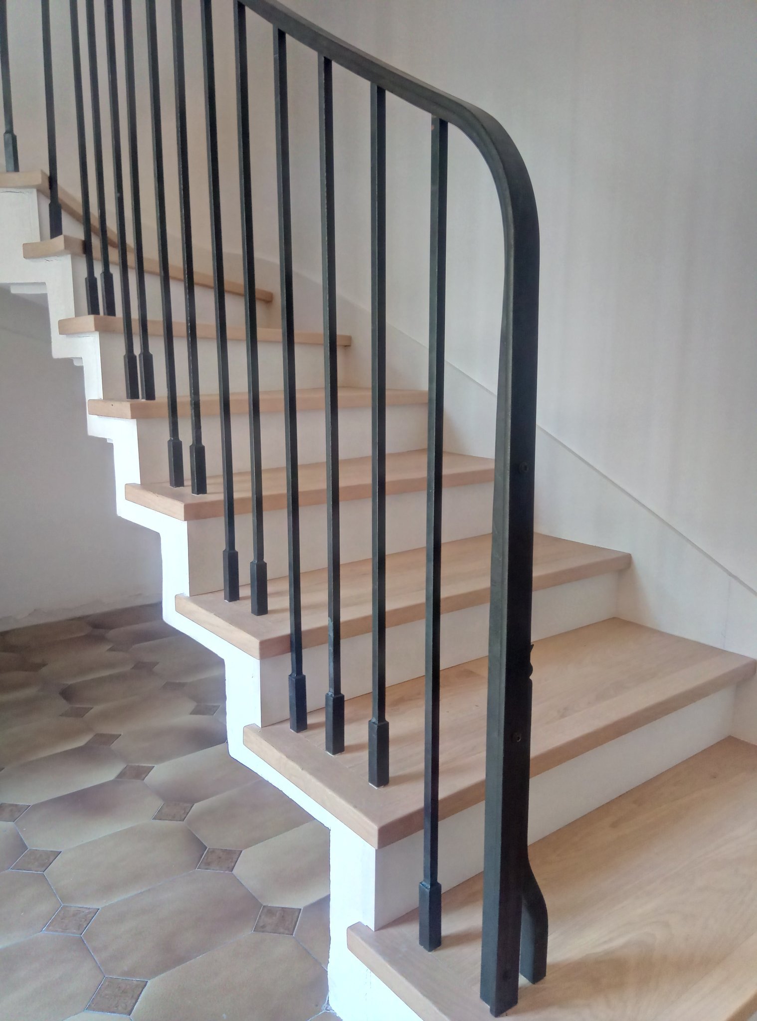 Rampe à barreaudage débillardée. Montpellier, Hérault (34) Métalu d'oc