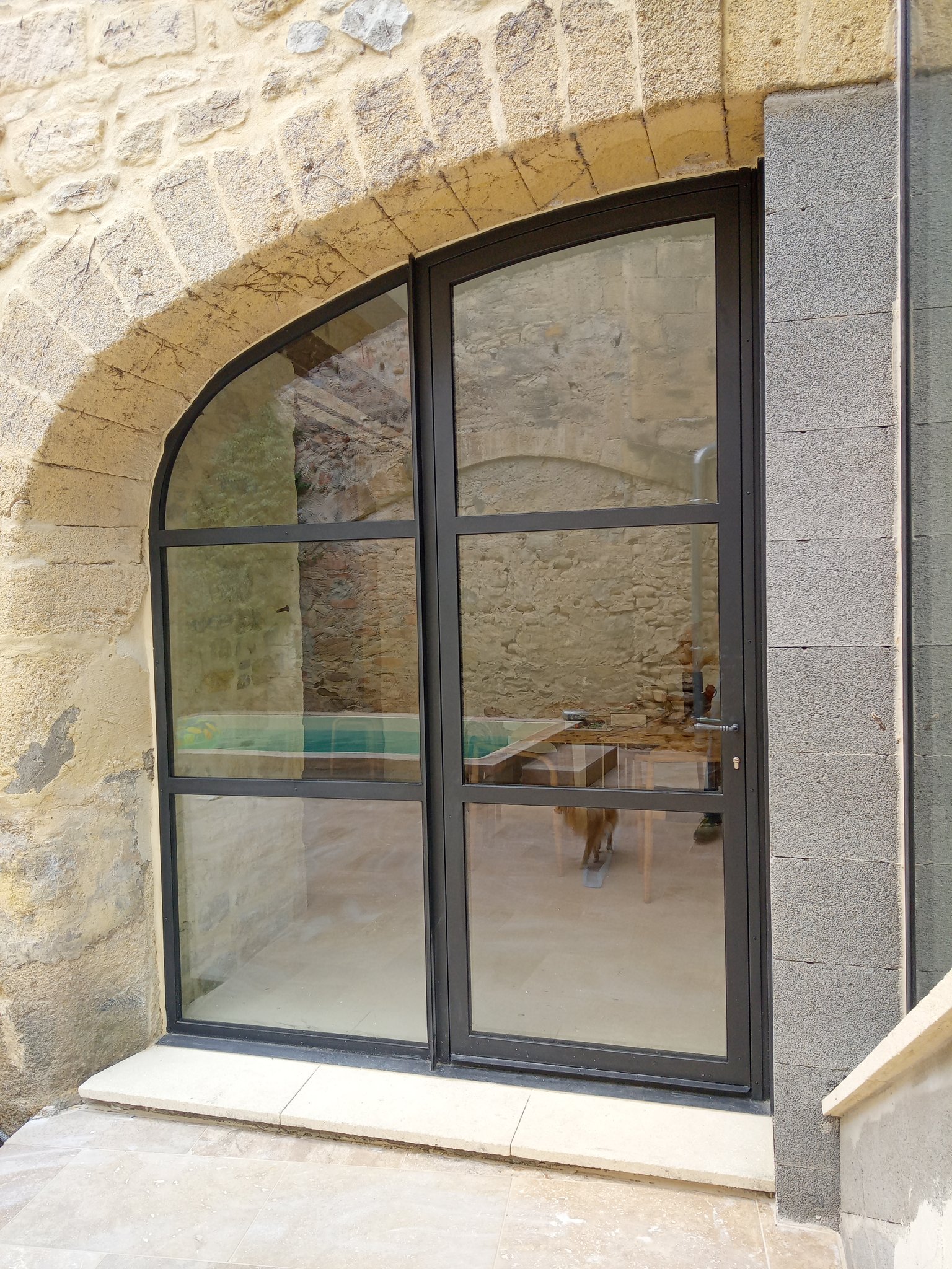 Menuiserie cintrée acier demi anse de panier, Saint Séries, Hérault (34), Métalu d'oc