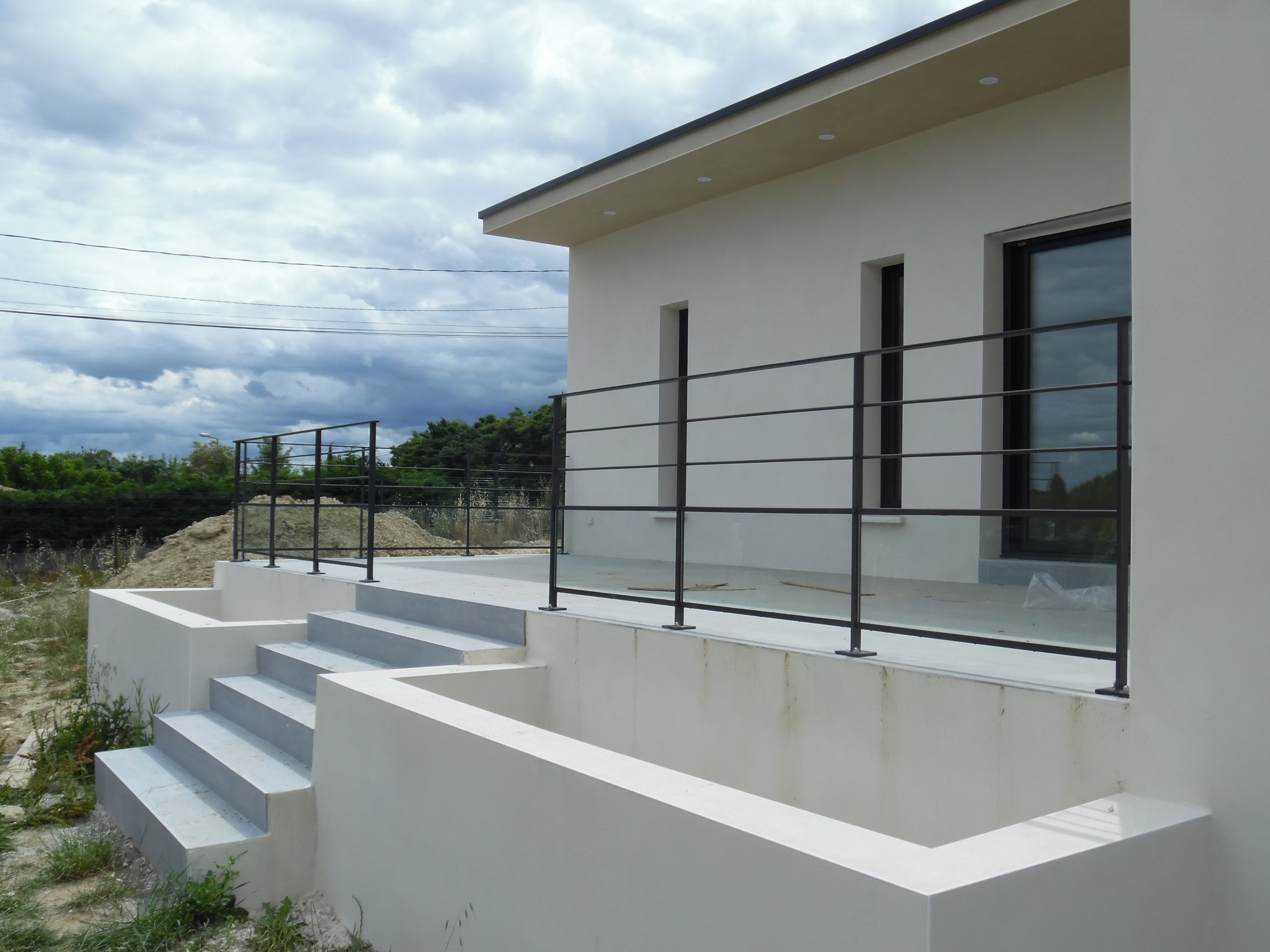 Garde corps thermo-laqué avec soubassement vitré. Avignon, Vaucluse (84) Métalu d'oc