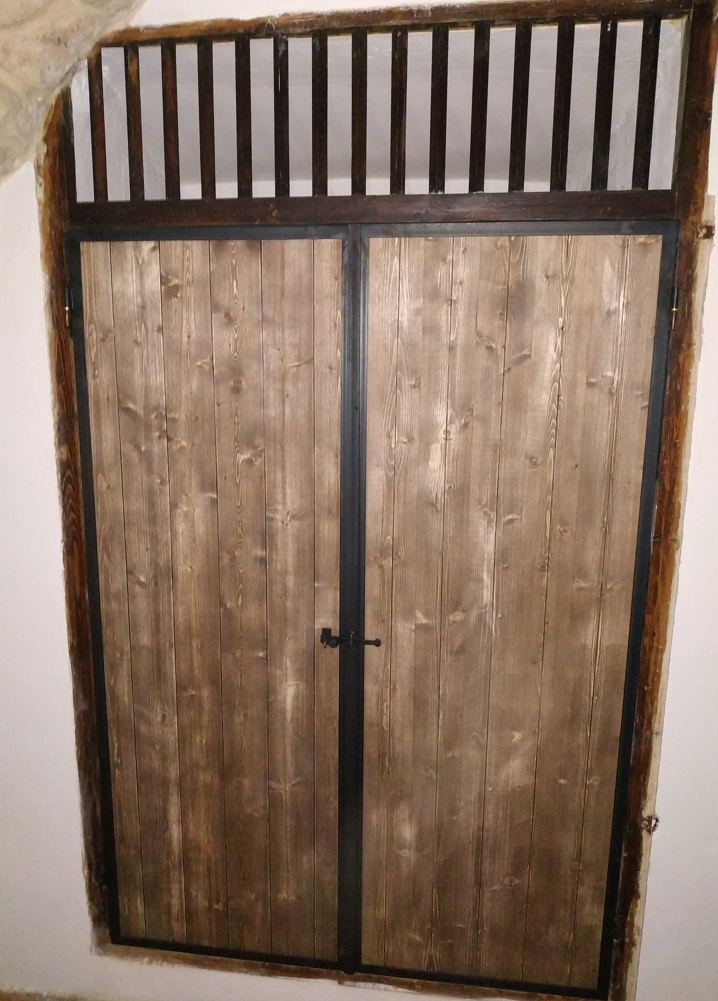 Porte bois et métal sur ancien cadre