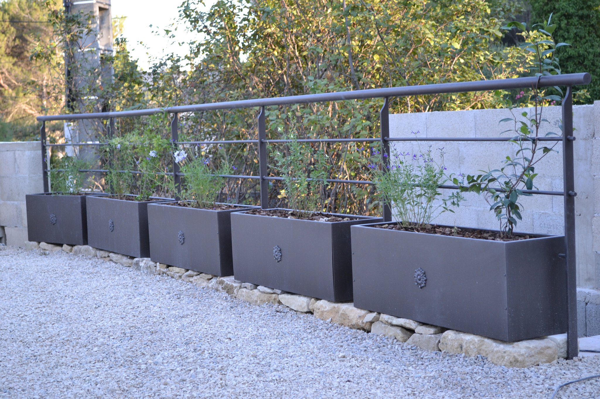 Garde corps de terrasse type jardinière, Calvisson, Gard (30) Métalu d'oc