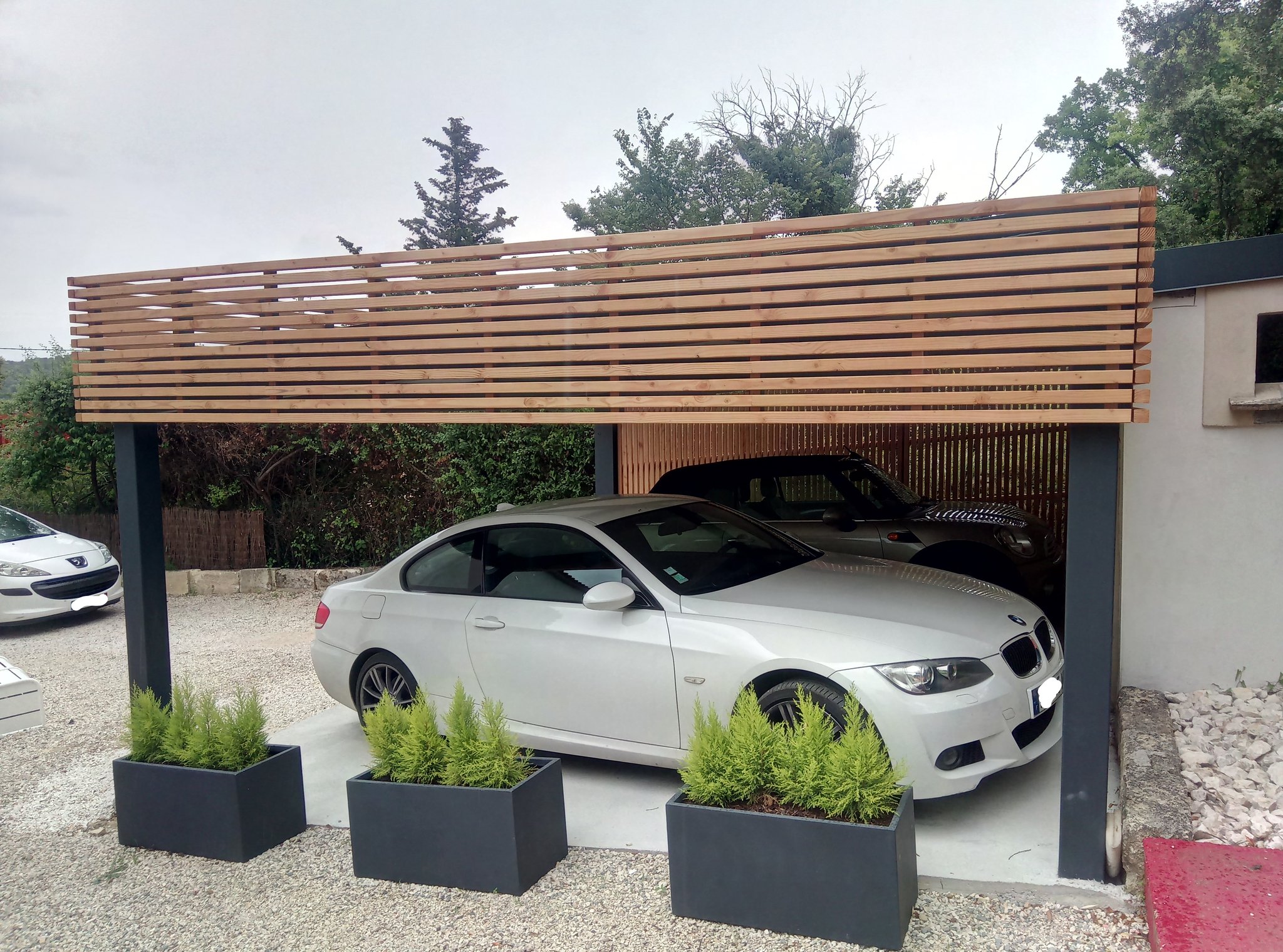 Carport structure acier, chéneau de récupération des eaux pluviales . Métalu d'oc, Junas, Gard (30)