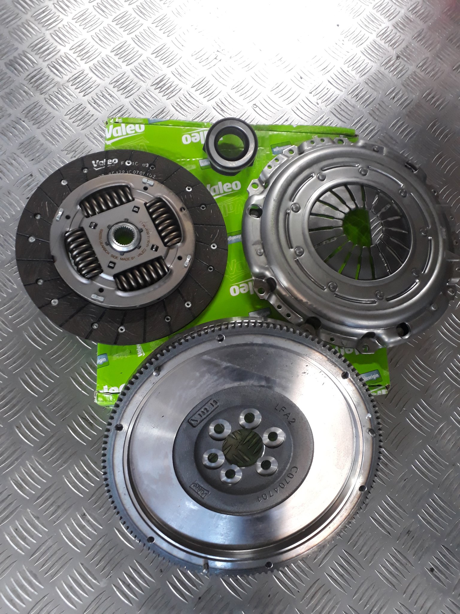 Valeo Clutch Kit to fit VW Golf 