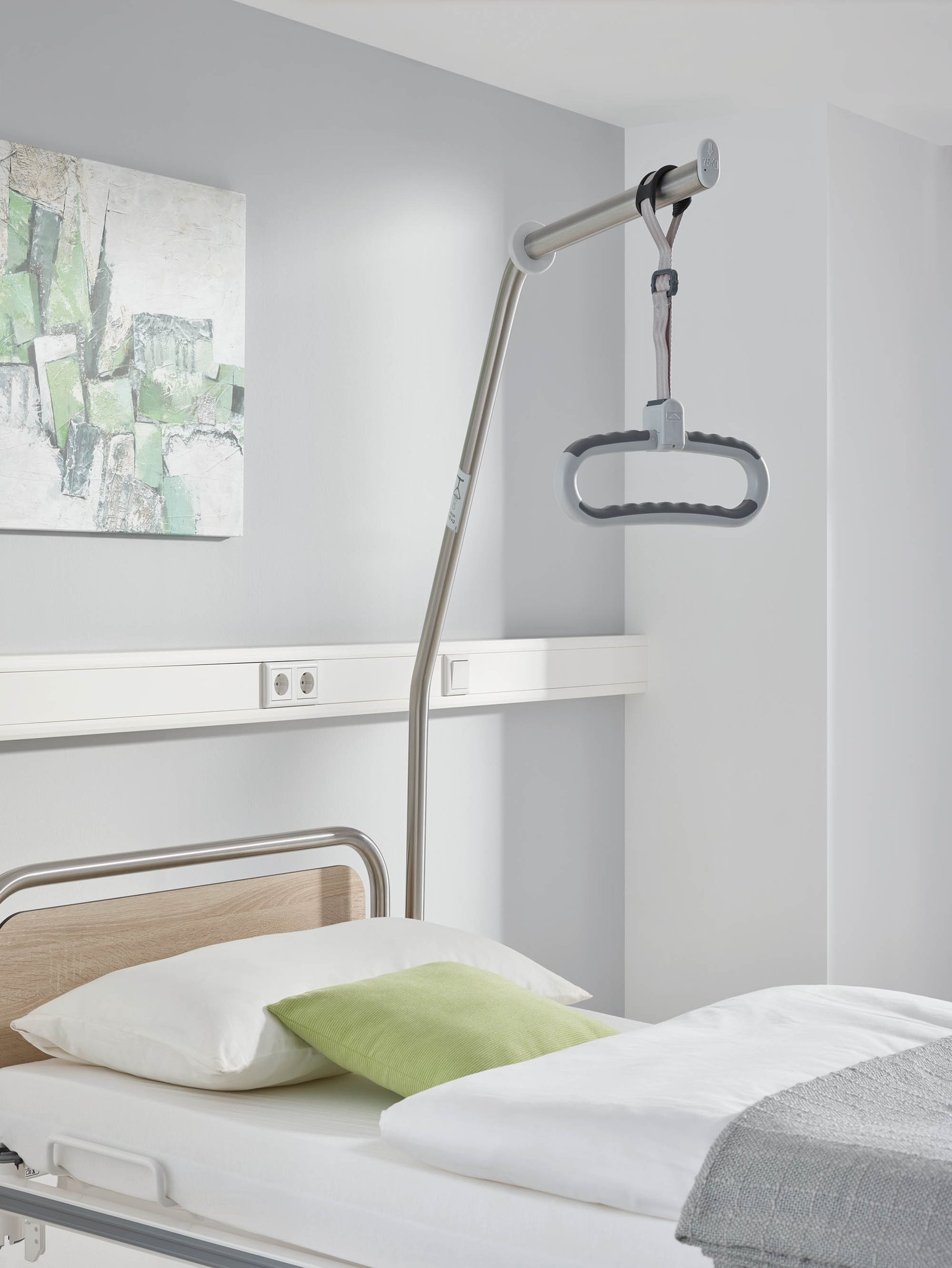 Der Aufrichter hilft bei der bequemen Positionierung im Bett.