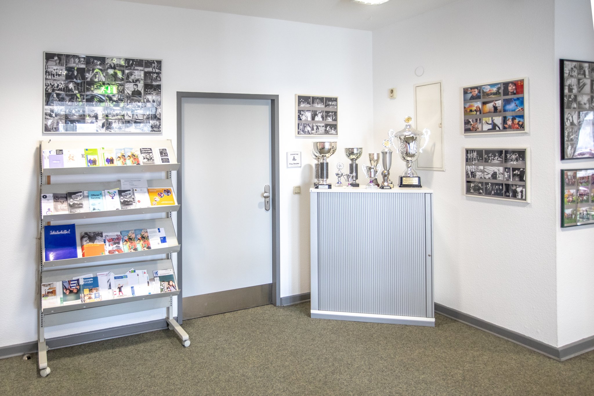 Info-Ecke und Pokale