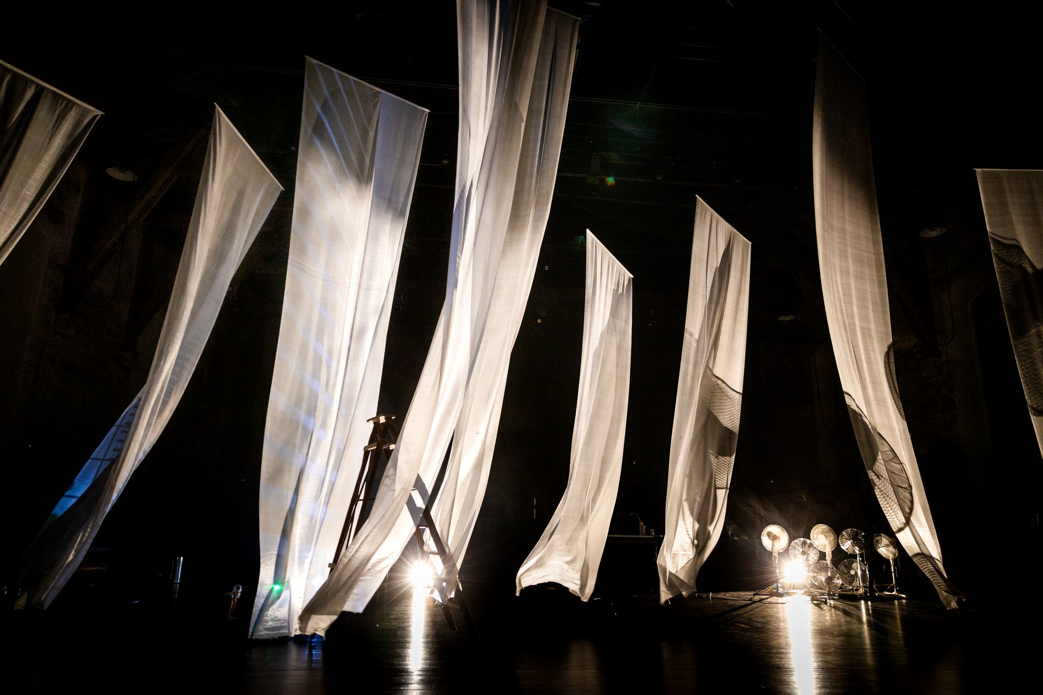 SHADOWS (Foto Chris Iseli)