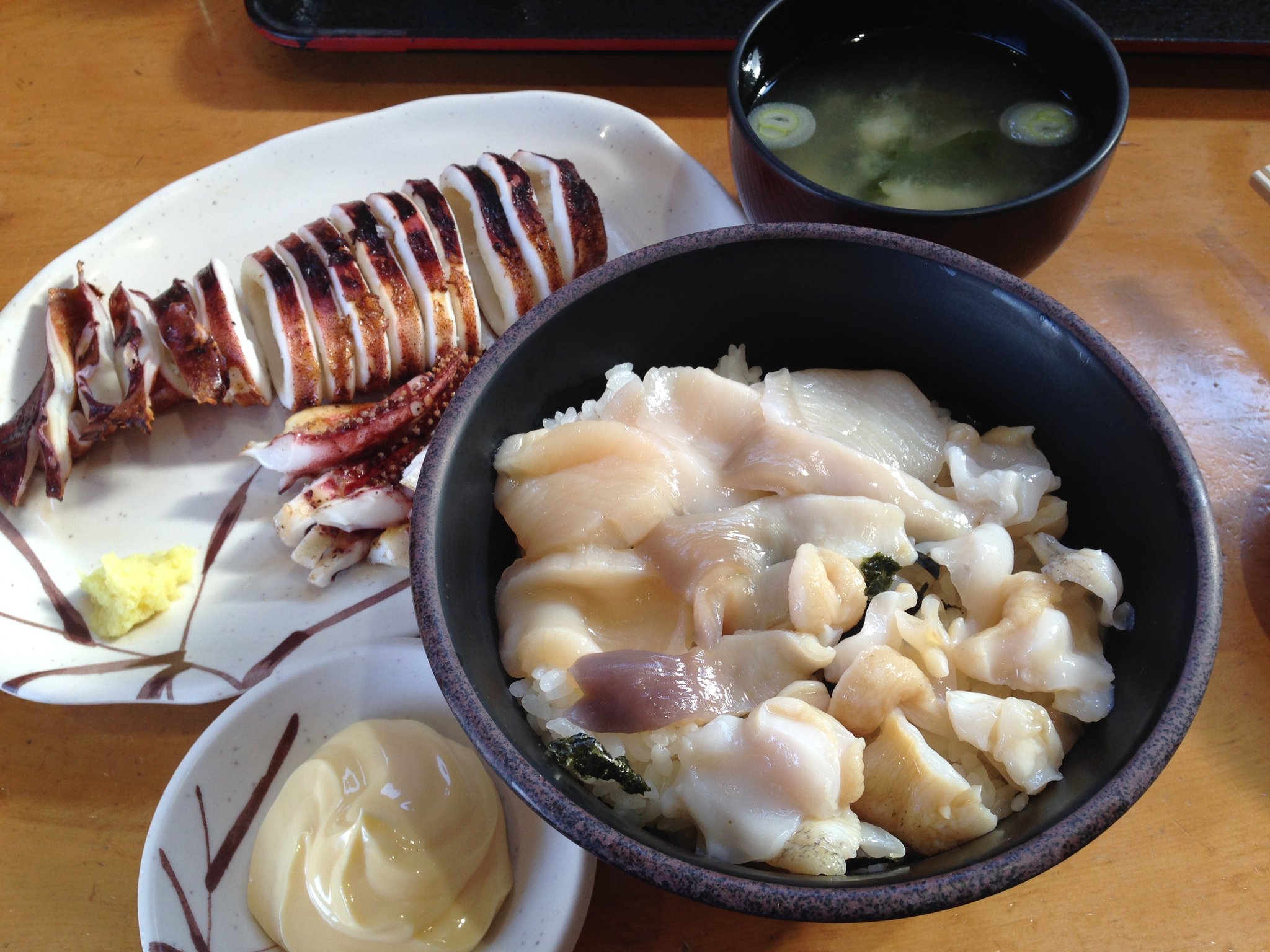蠣崎商店2階食堂（磯丼とイカ焼き）