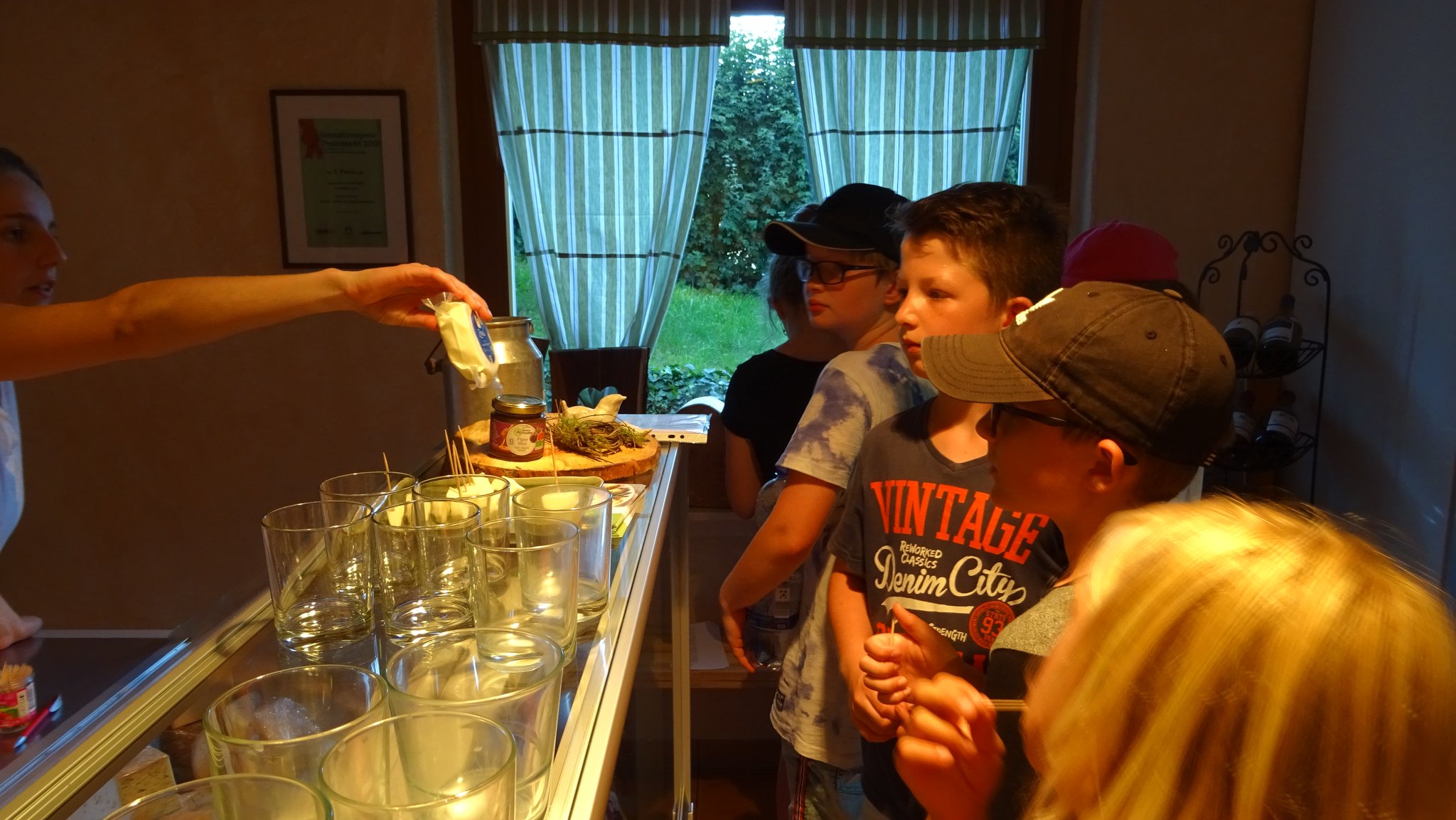 Milchverkostung in der eigenen Hofkäserei