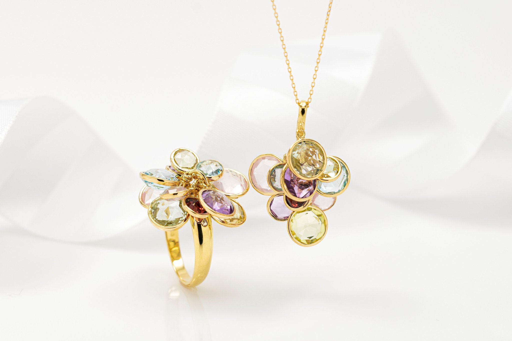 左．ﾘﾝｸﾞ　￥220,000　　右．ﾈｯｸﾚｽ　￥220,000