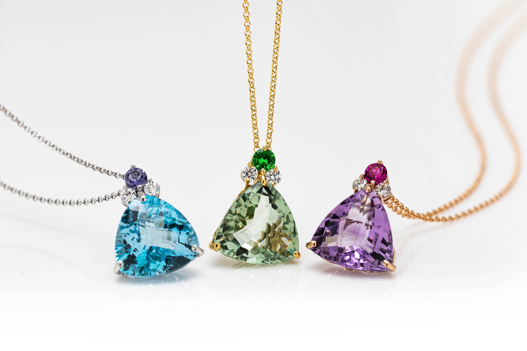 ﾈｯｸﾚｽ　　中．286,000　右．￥286,000