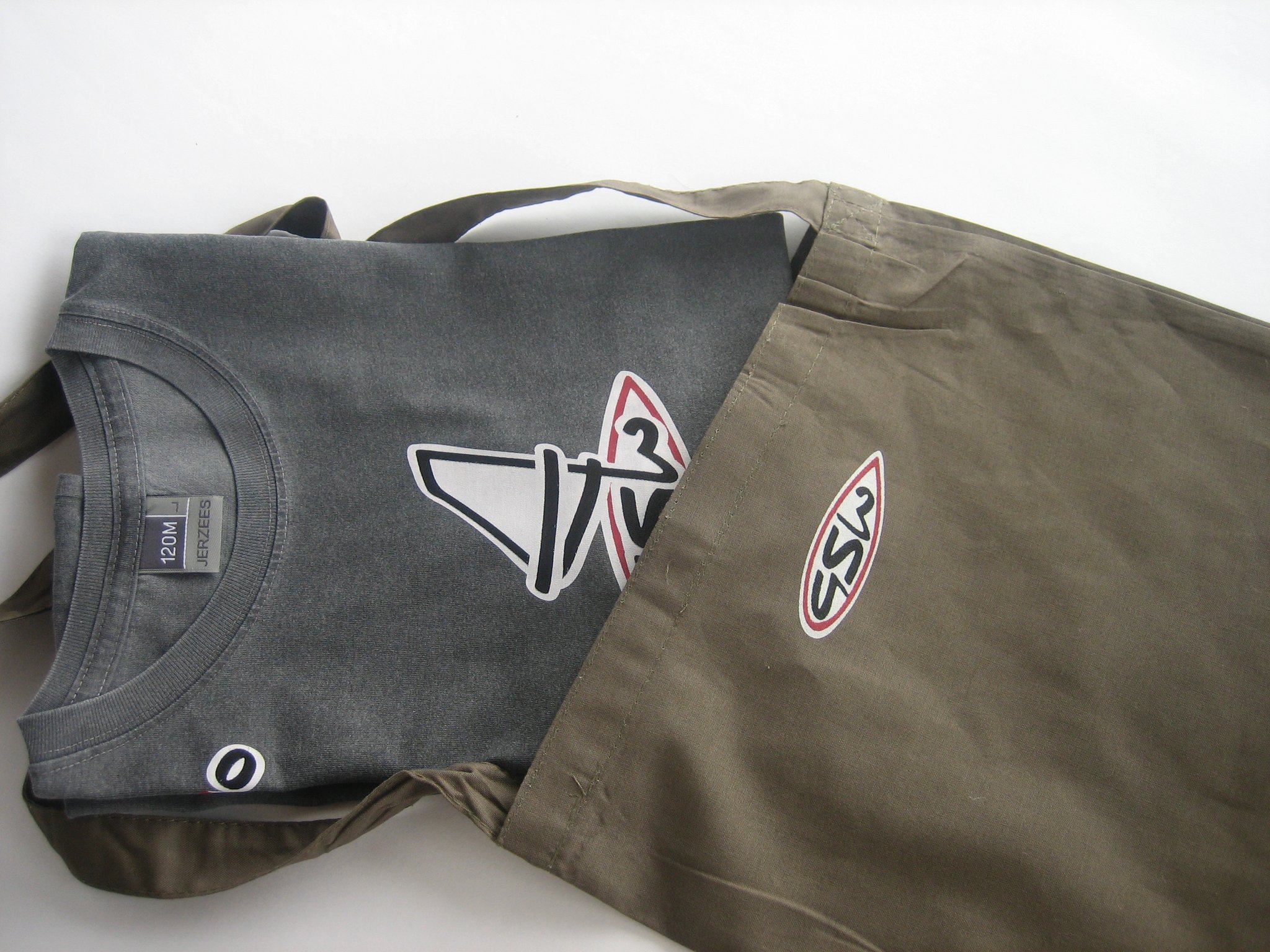 a 2 colori su maglia e sacchetto