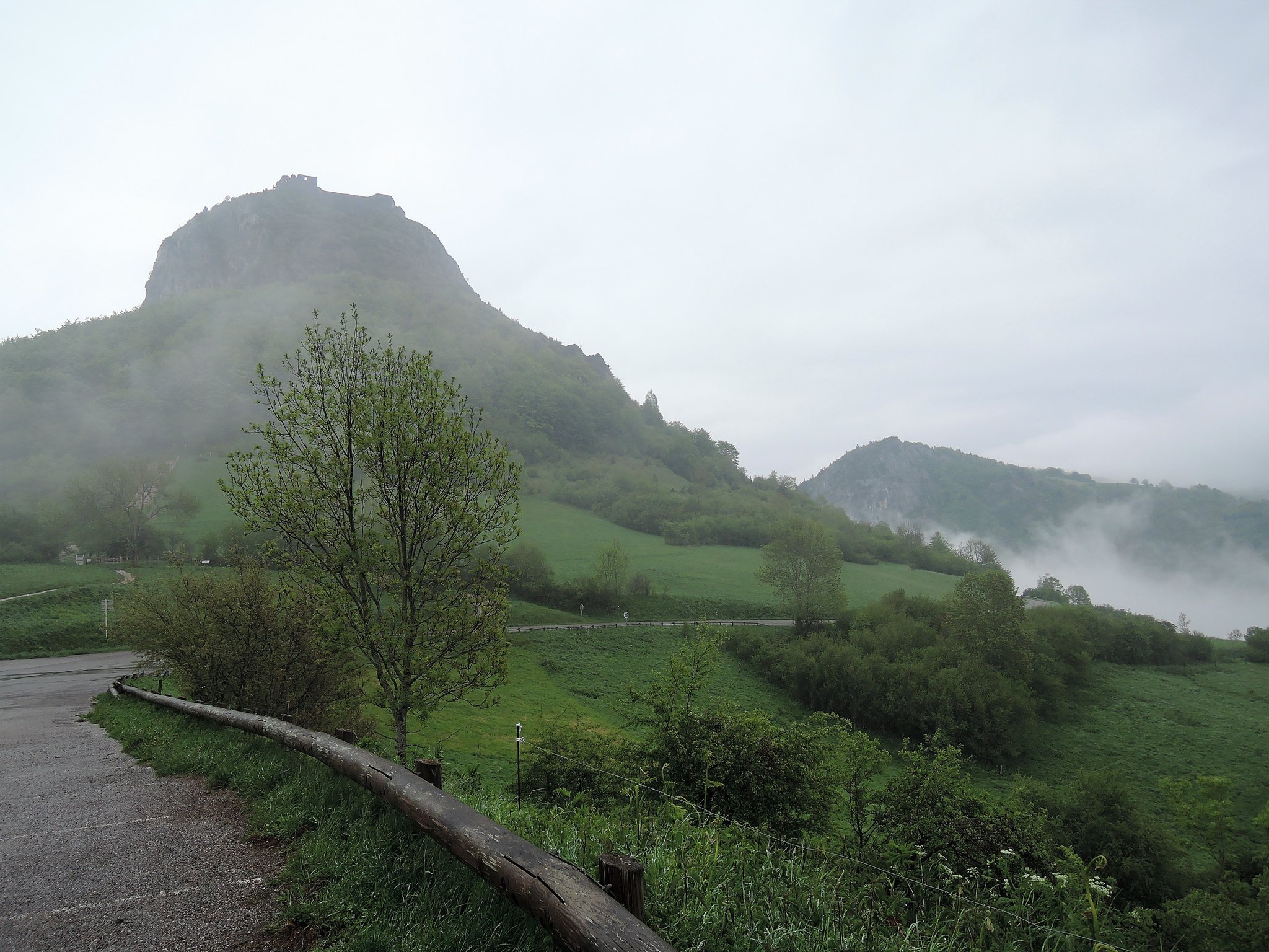 Montségur dans la brume