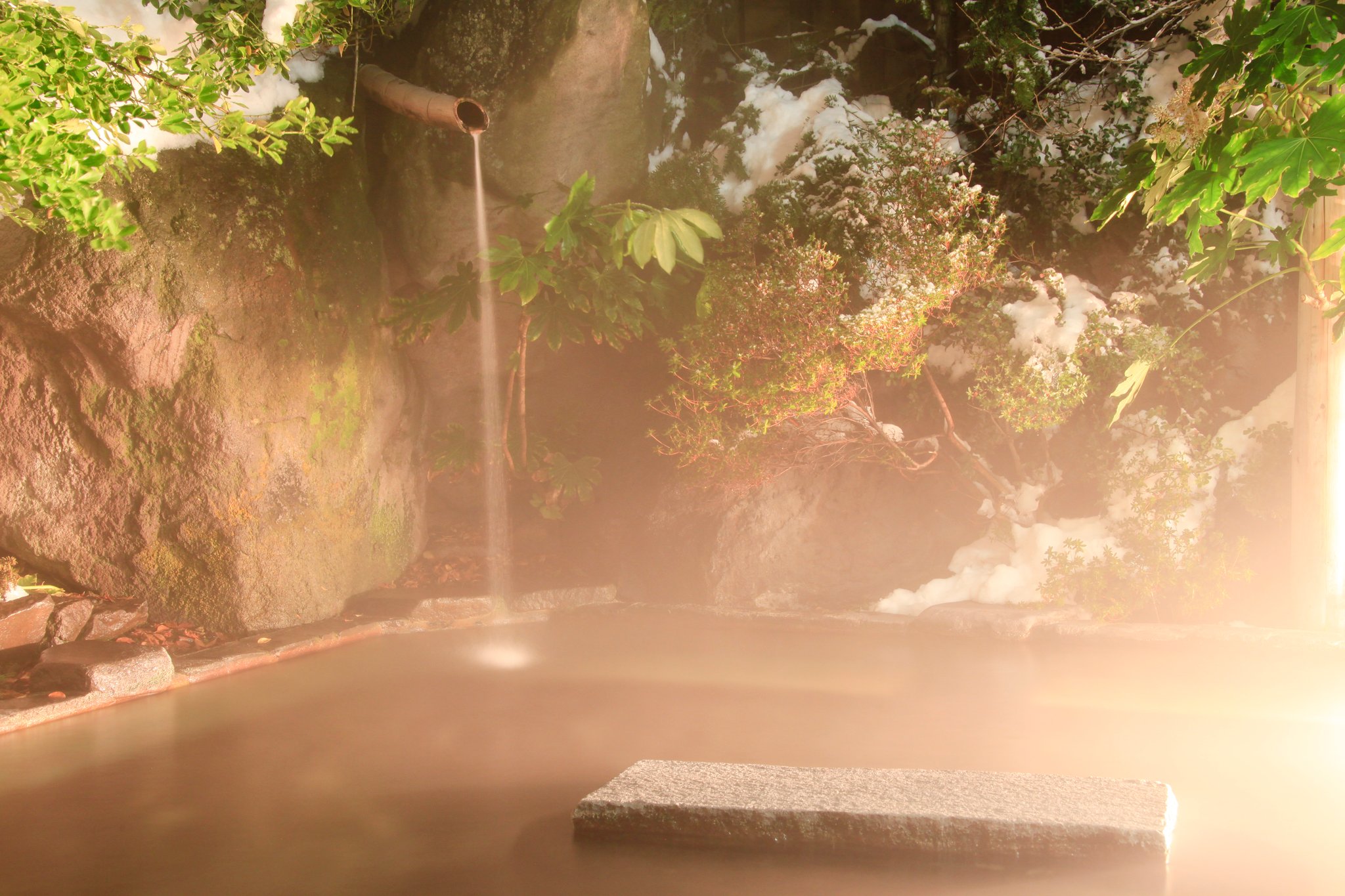 平清露天風呂は、コンセントの関係上脱衣室にはドライヤーはございません。  ただし、脱衣室横の洗面台に共用のドライヤー  また帳場でも貸し出し用のドライヤーをご用意しています。