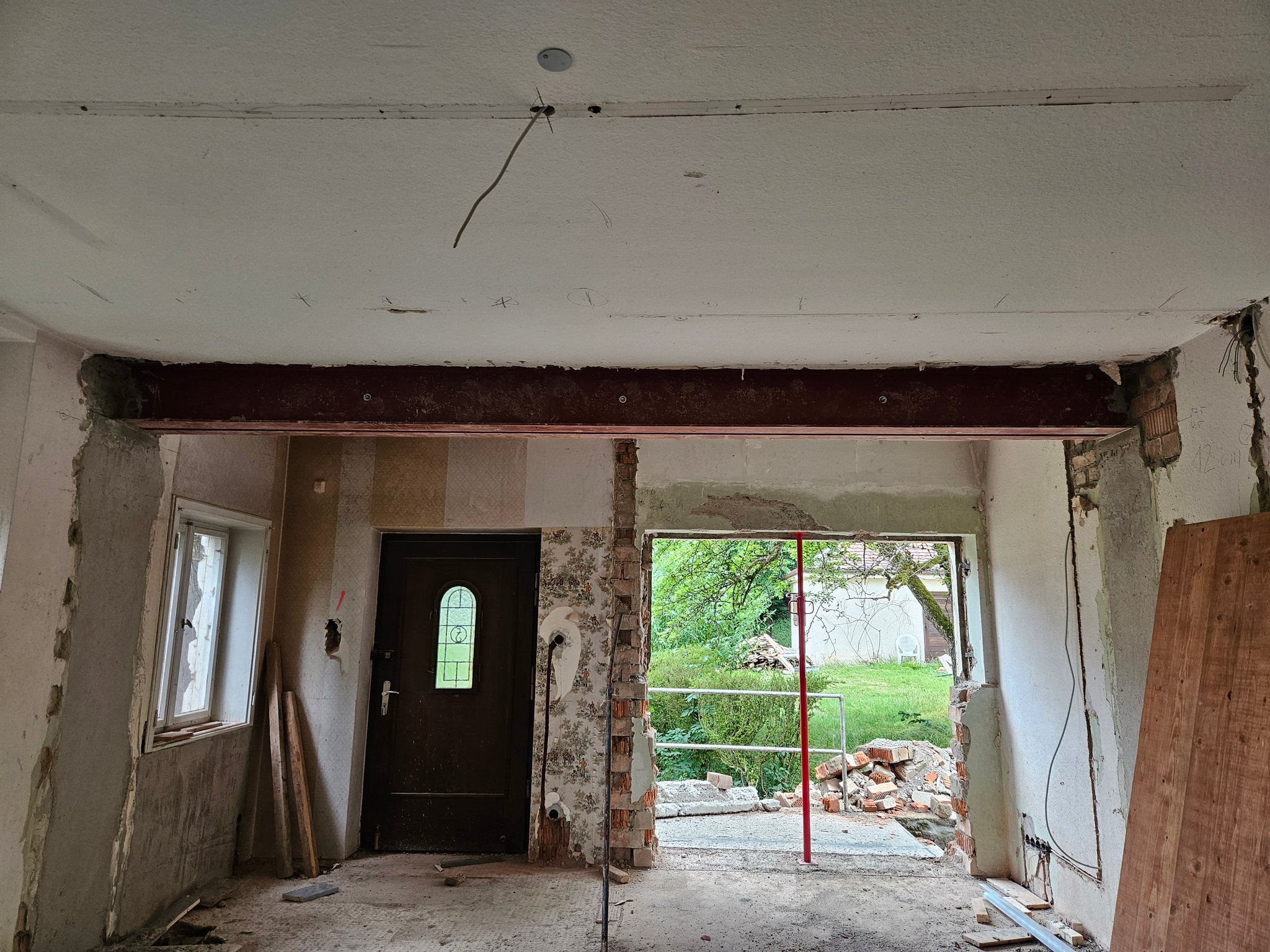 Einbau von Stahlträgern, damit der Windfang zum Wohnraum wird