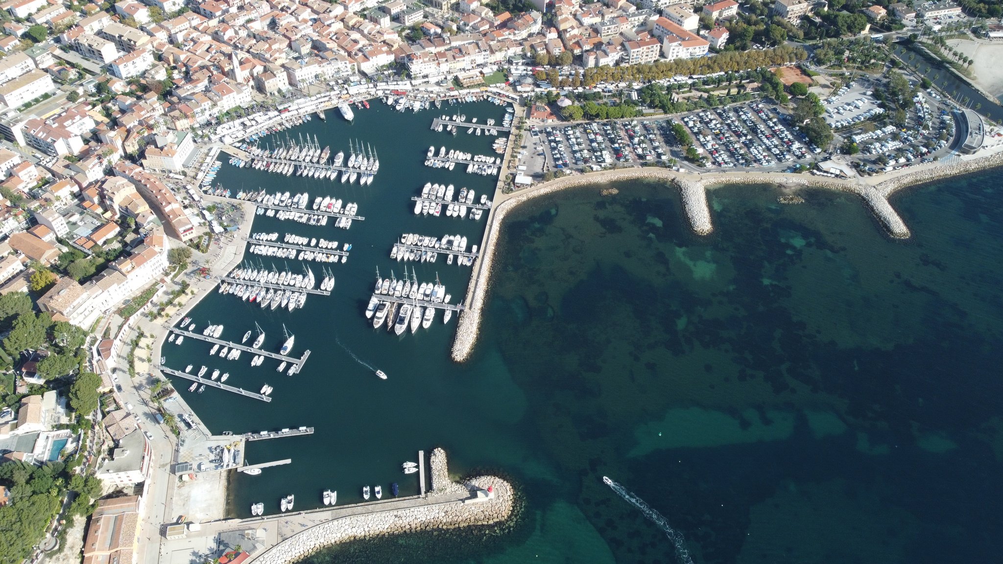 Vue du ciel Port de plaisance Sanary