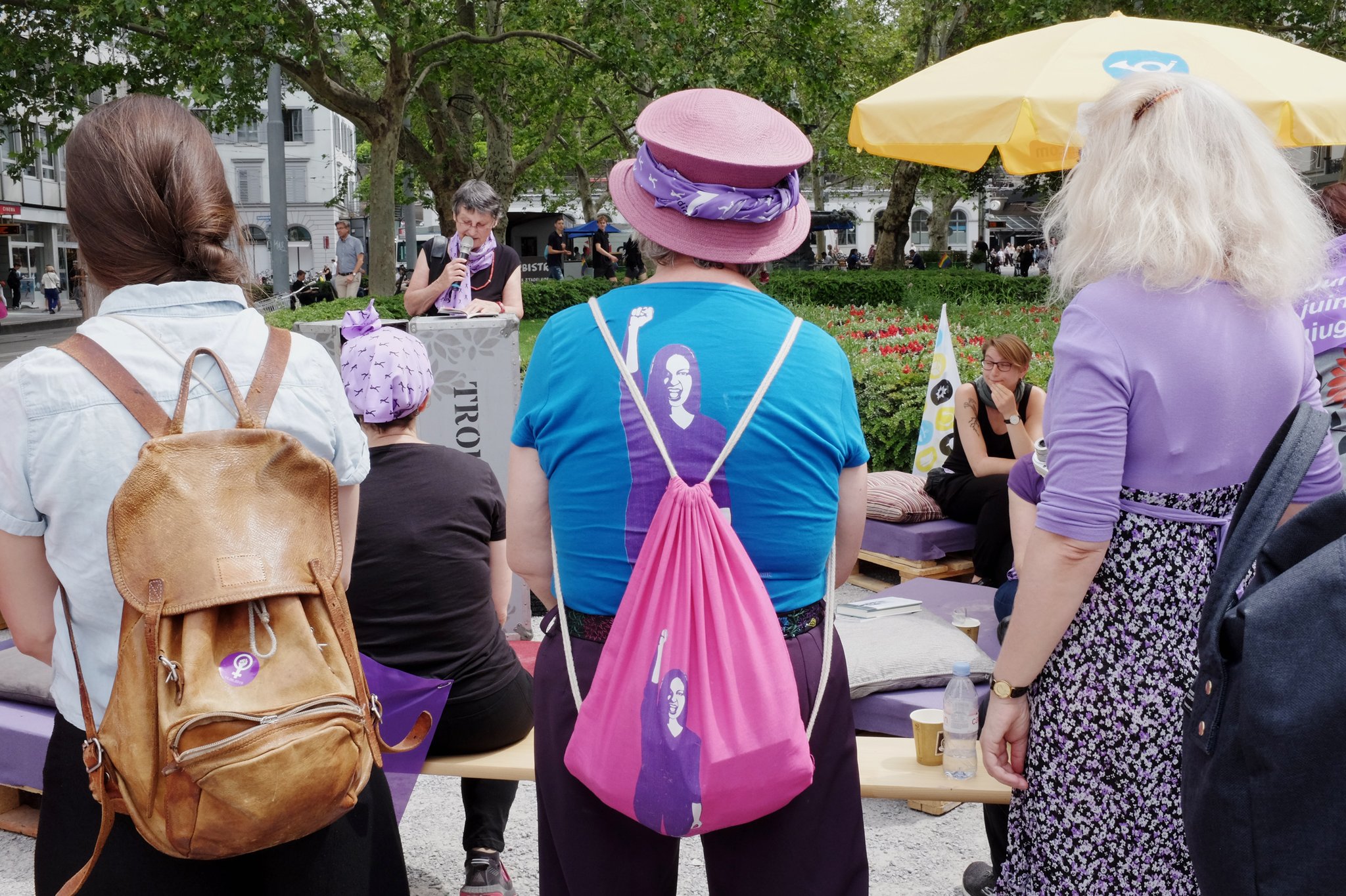 ELSBETH WANDELE-DECK SCHRIFTSTELLERIN AM STADELHOFERPLATZ 11.45