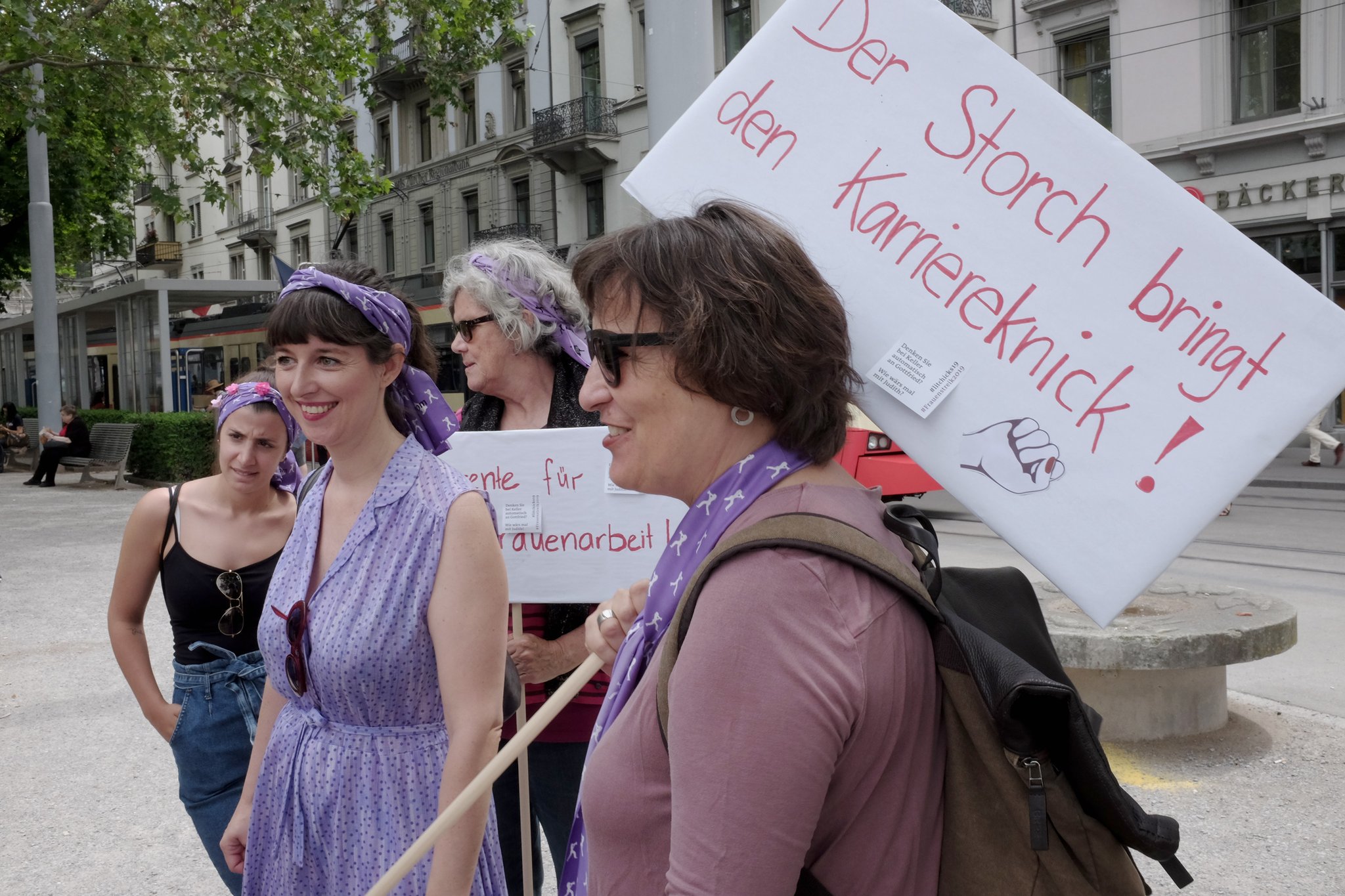 AM STADELHOFERPLATZ 12.50