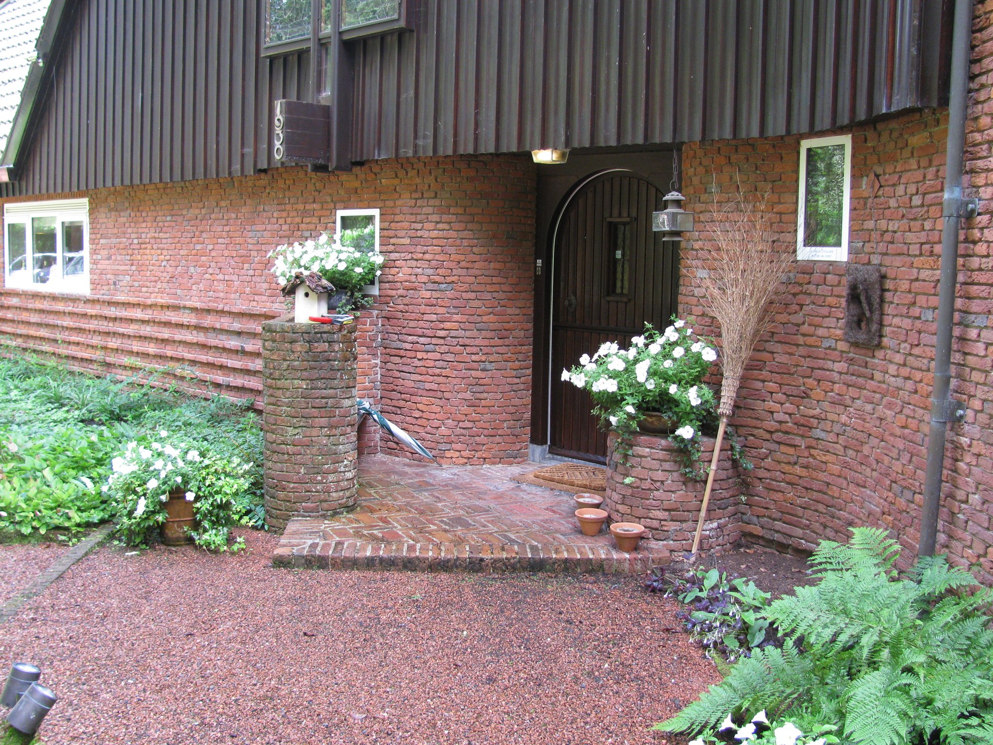 Detail van de begane grond. 