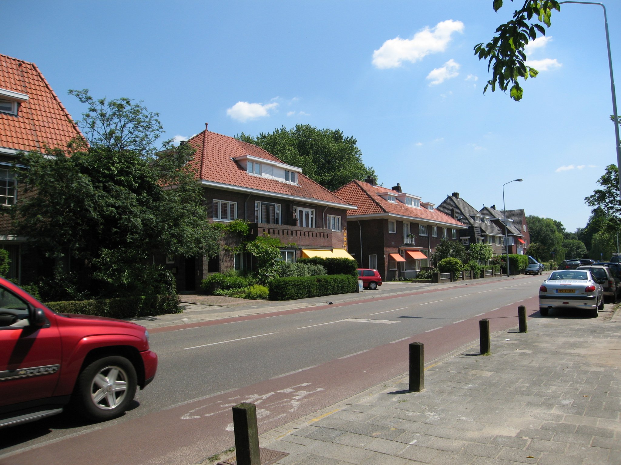 Straatbeeld van de Edenstraat. 