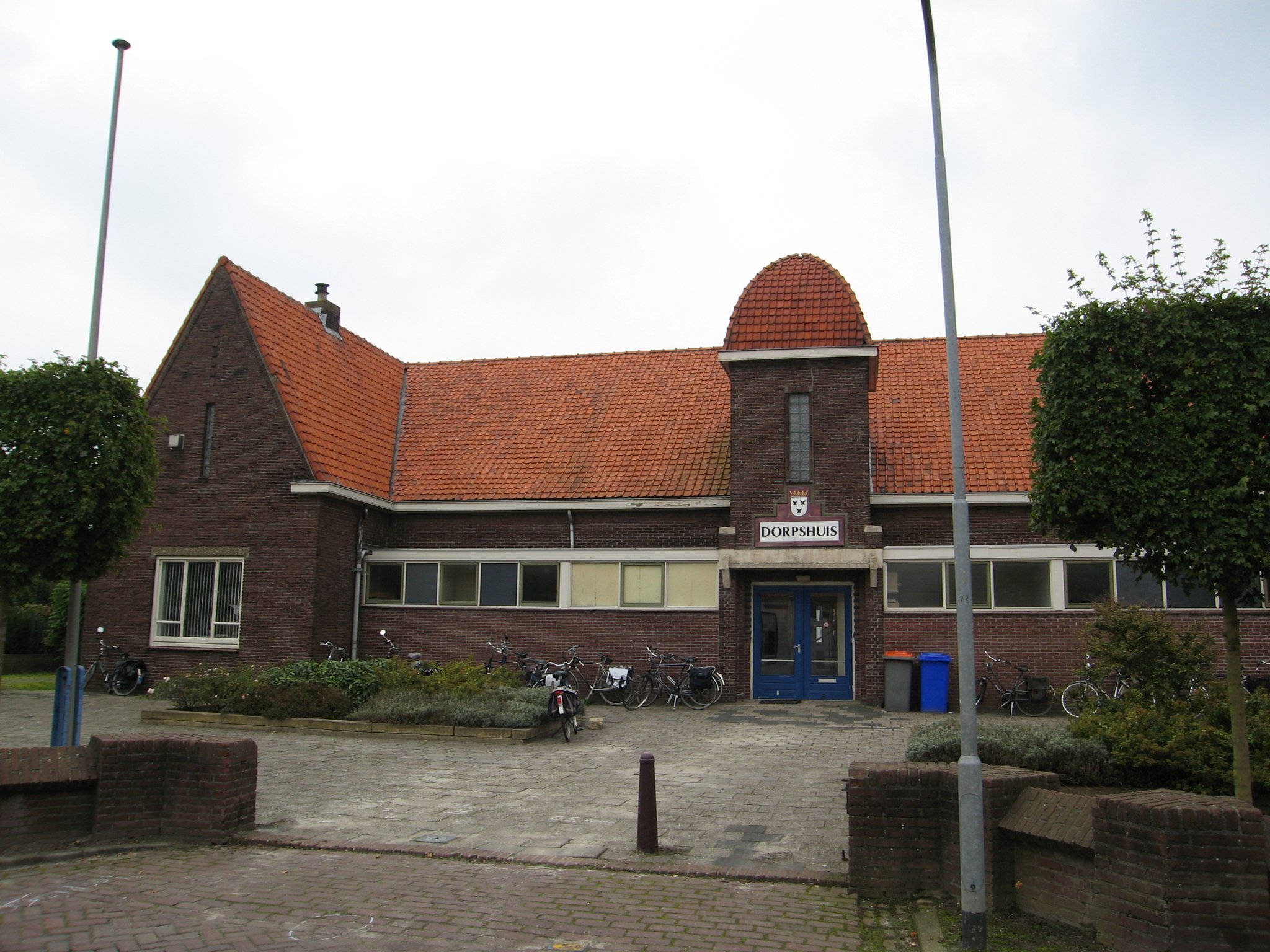 Schoolgebouw in zakelijk expressionisme. ontwerp uit 1930 van architect P.A. Galle.  