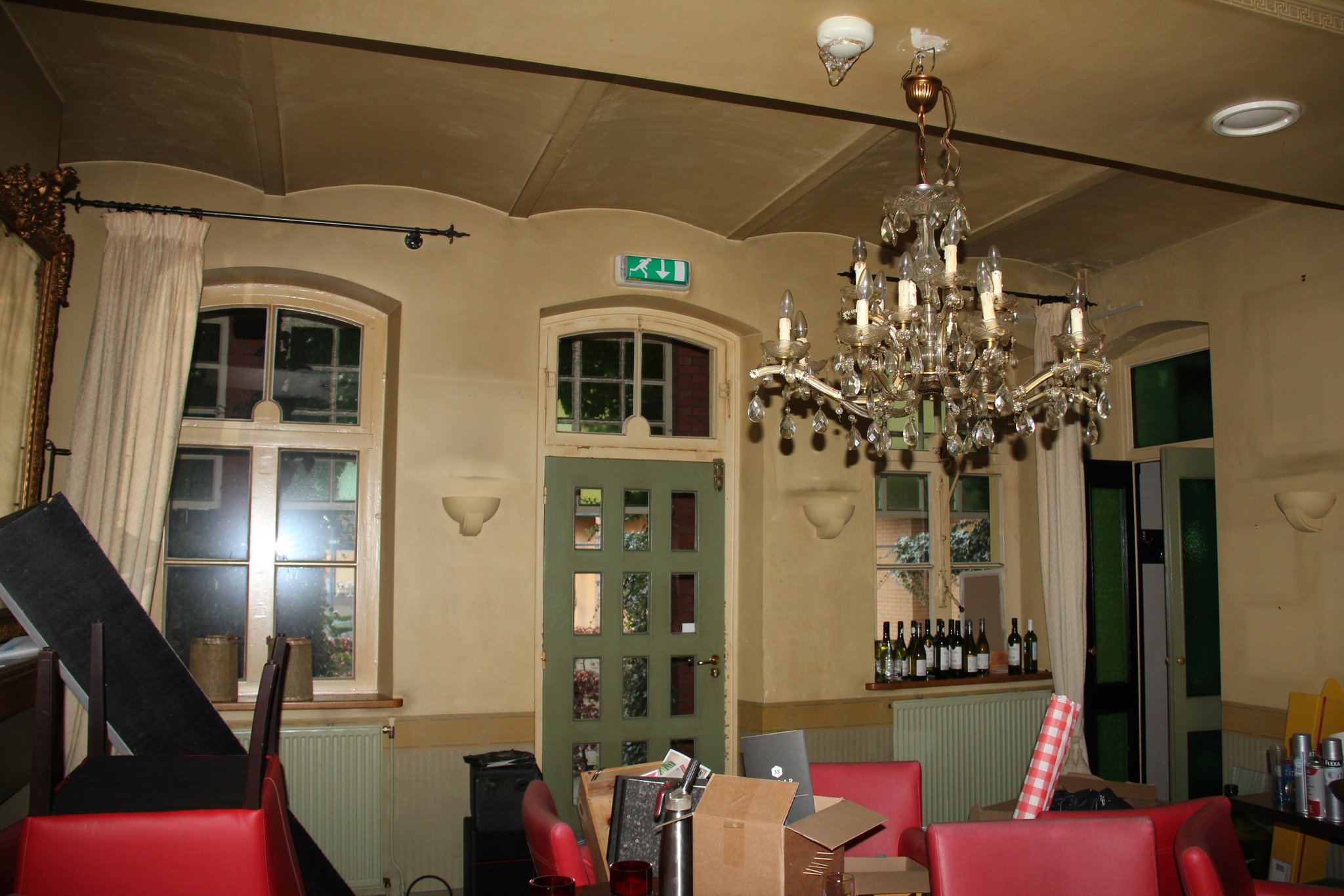 Trogjes op stalen liggers in de neogotische toren