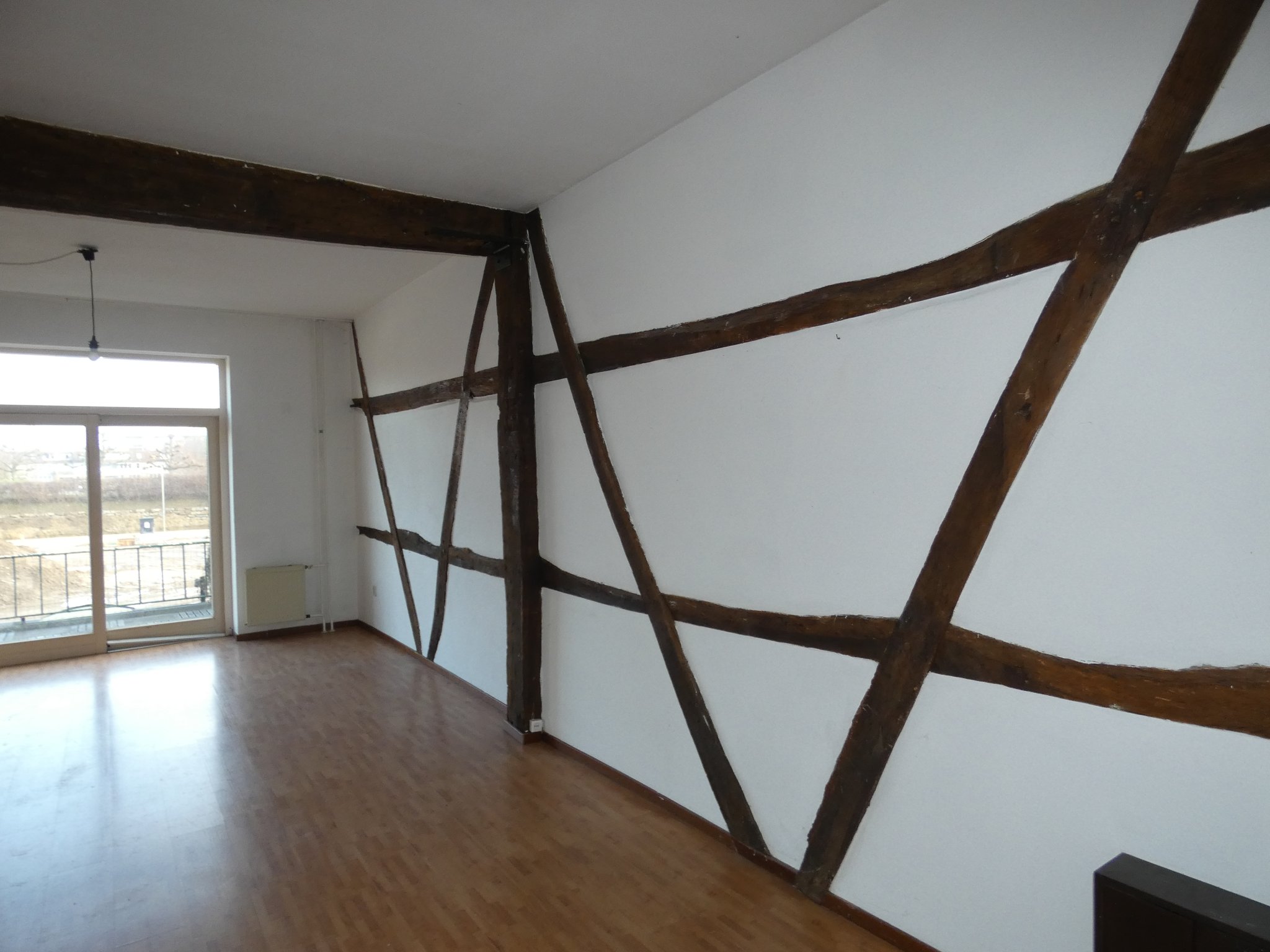 Eikenhouten vakwerkwand en balklaag