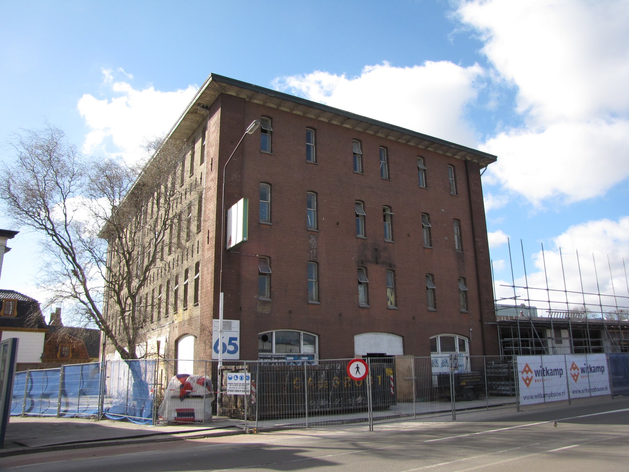 Zuidelijke gevel van het pakhuis. 