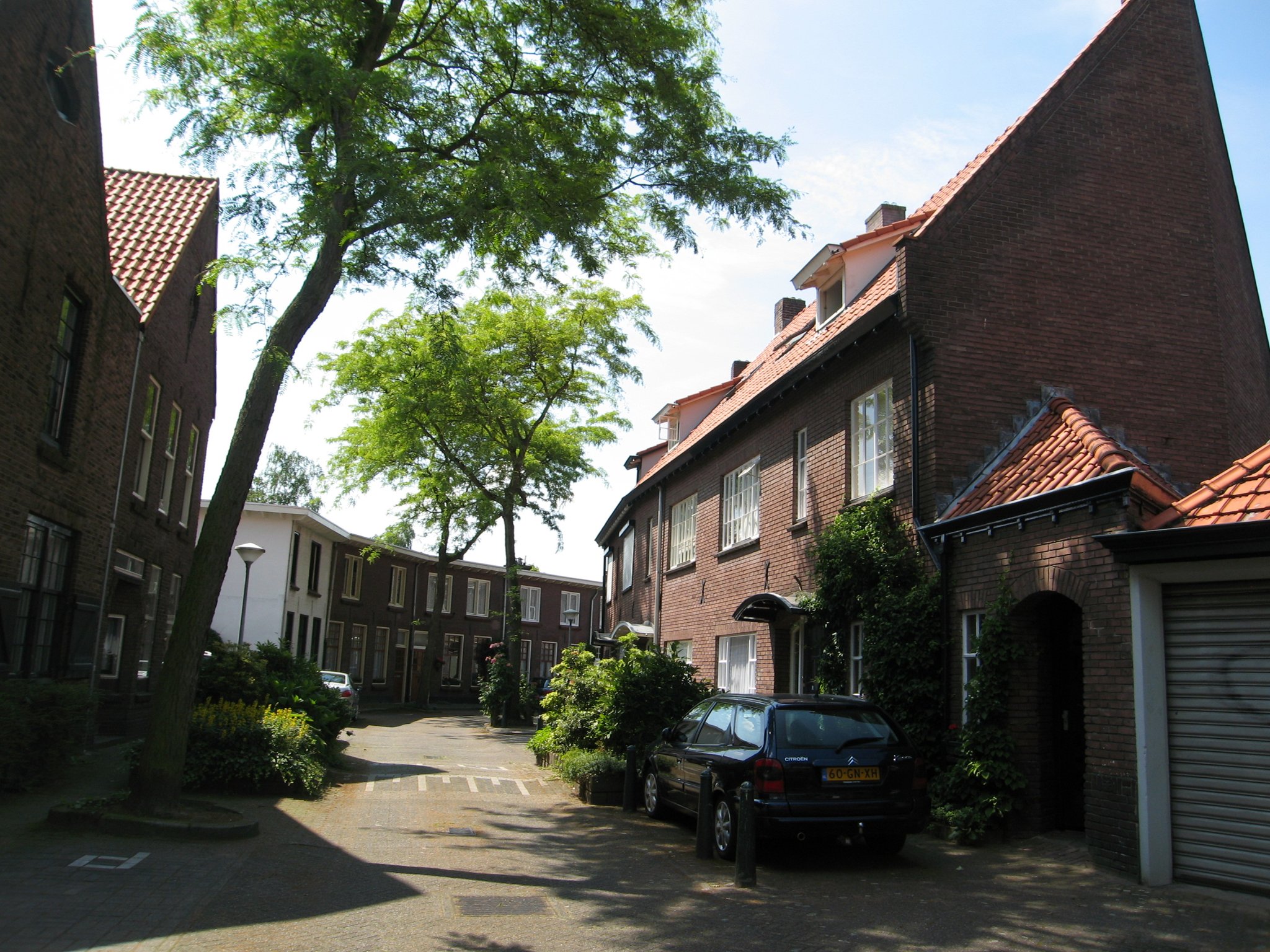 Straatbeeld van de Oranjestraat. 