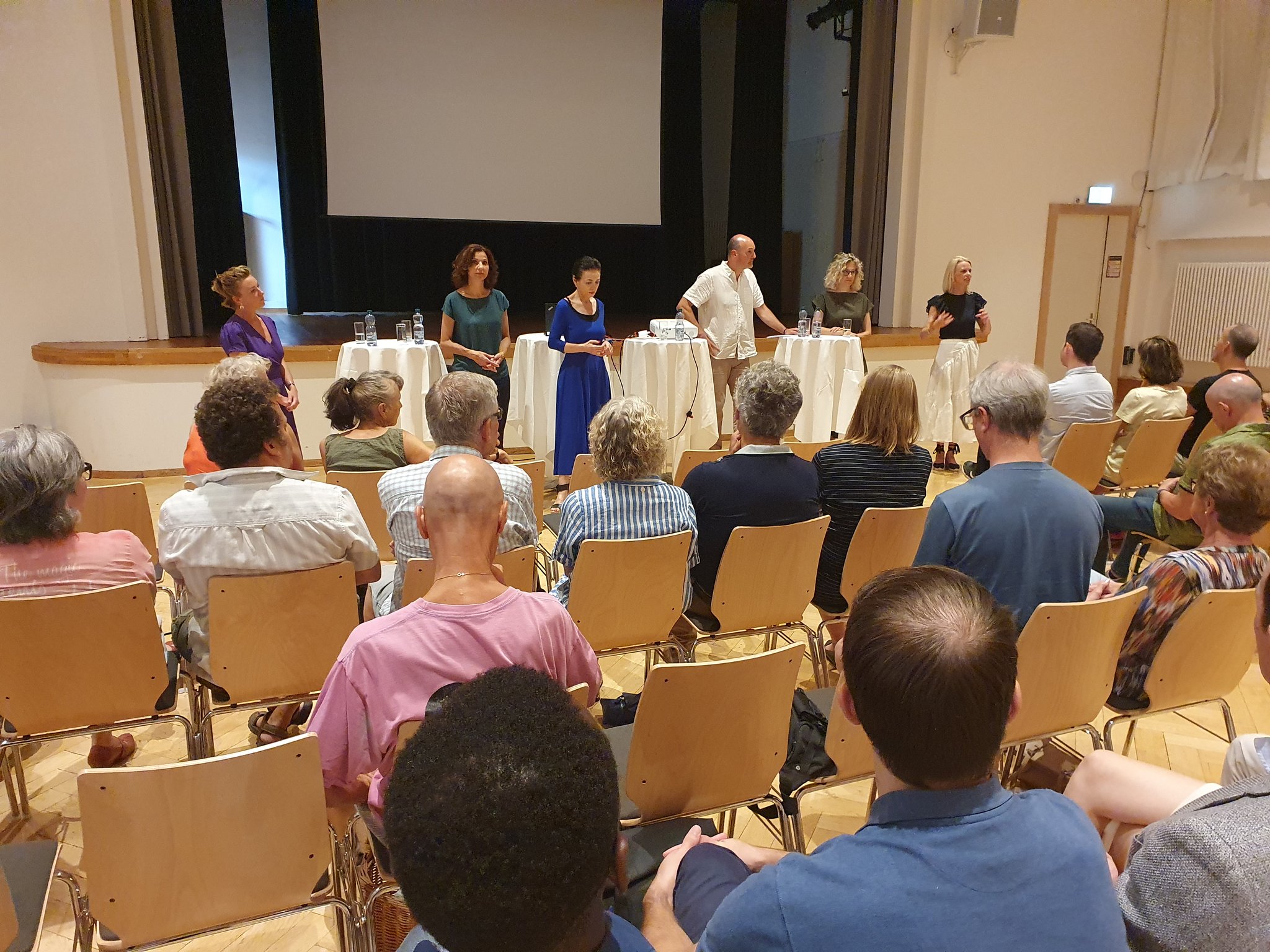 Engagierte Diskussionen unter den Gästen